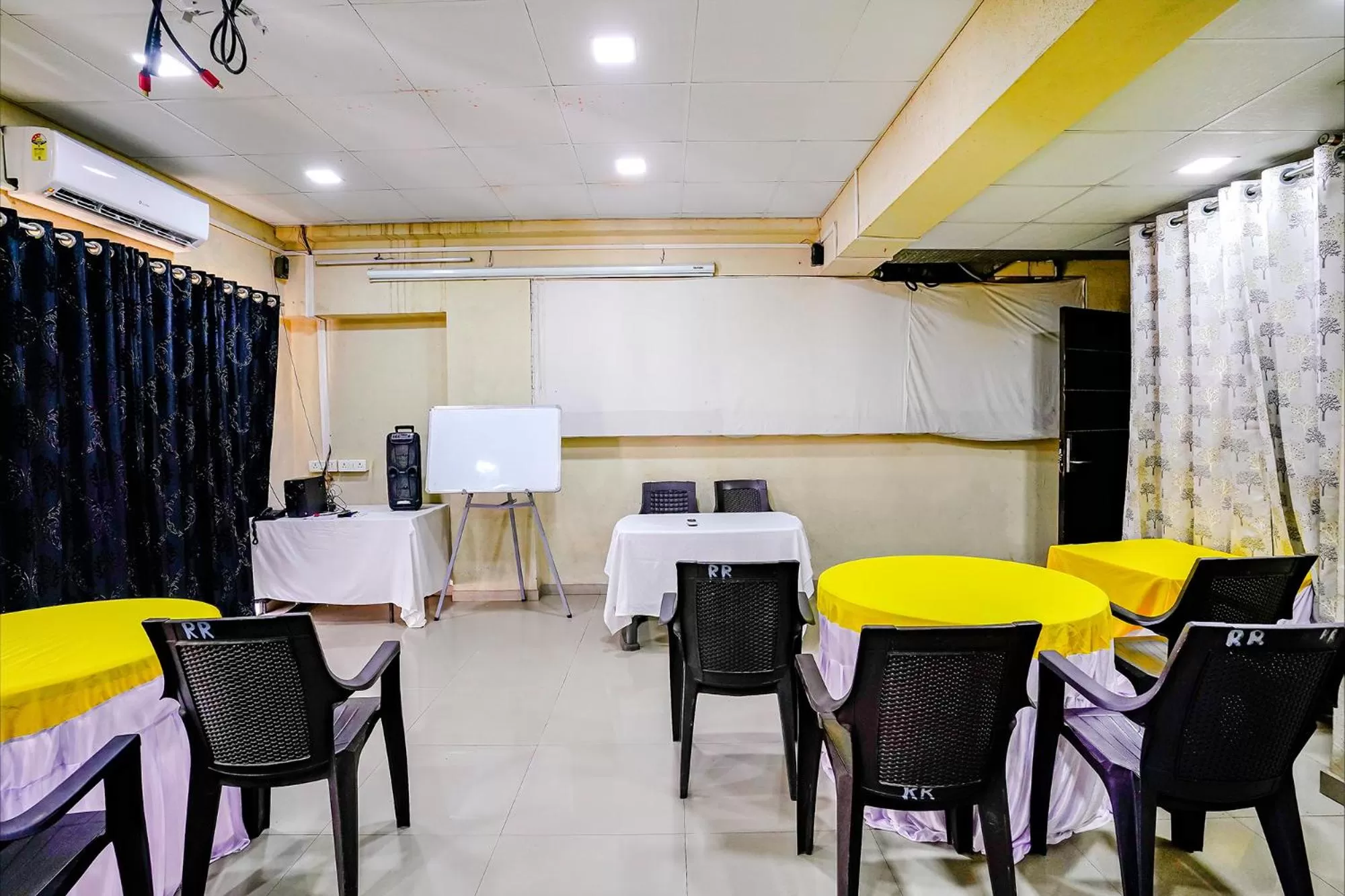 Restaurant/places to eat in FabHotel Ramjis Residency