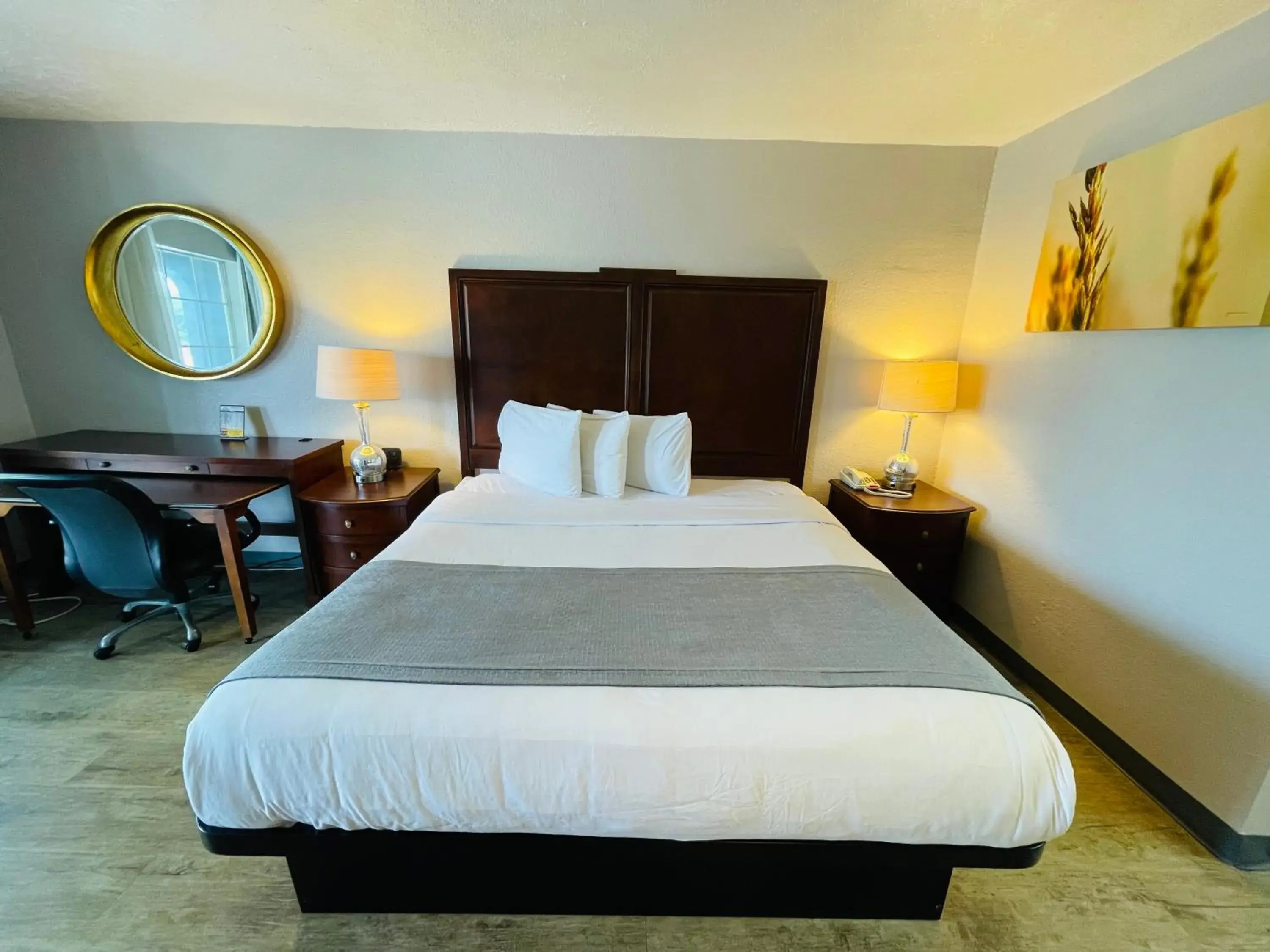Bed in Days Inn by Wyndham Fort Walton Beach