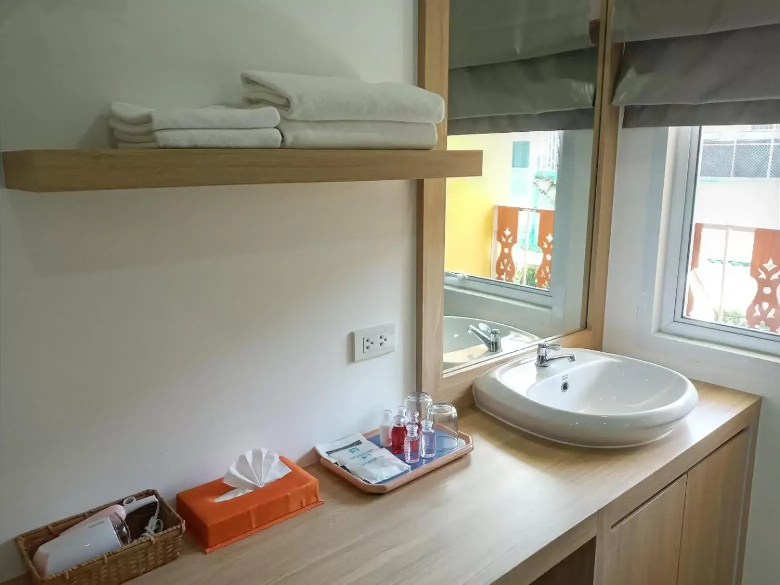 Photo of the whole room in Nine Smiths Hotels Chiangmai Photo of the whole room in Nine Smiths Hotels Chiangmai