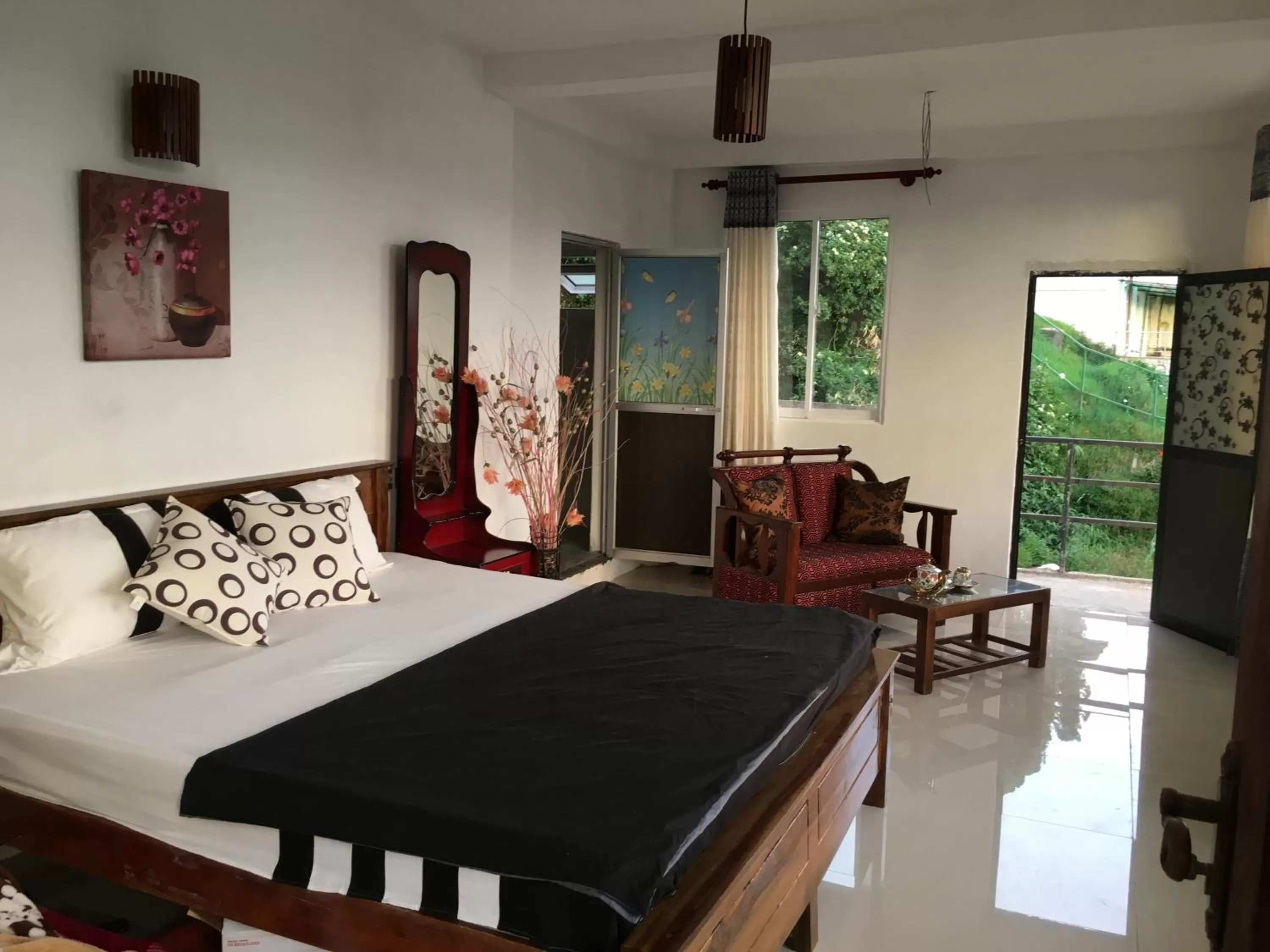 Dining Area in Golden King Guest