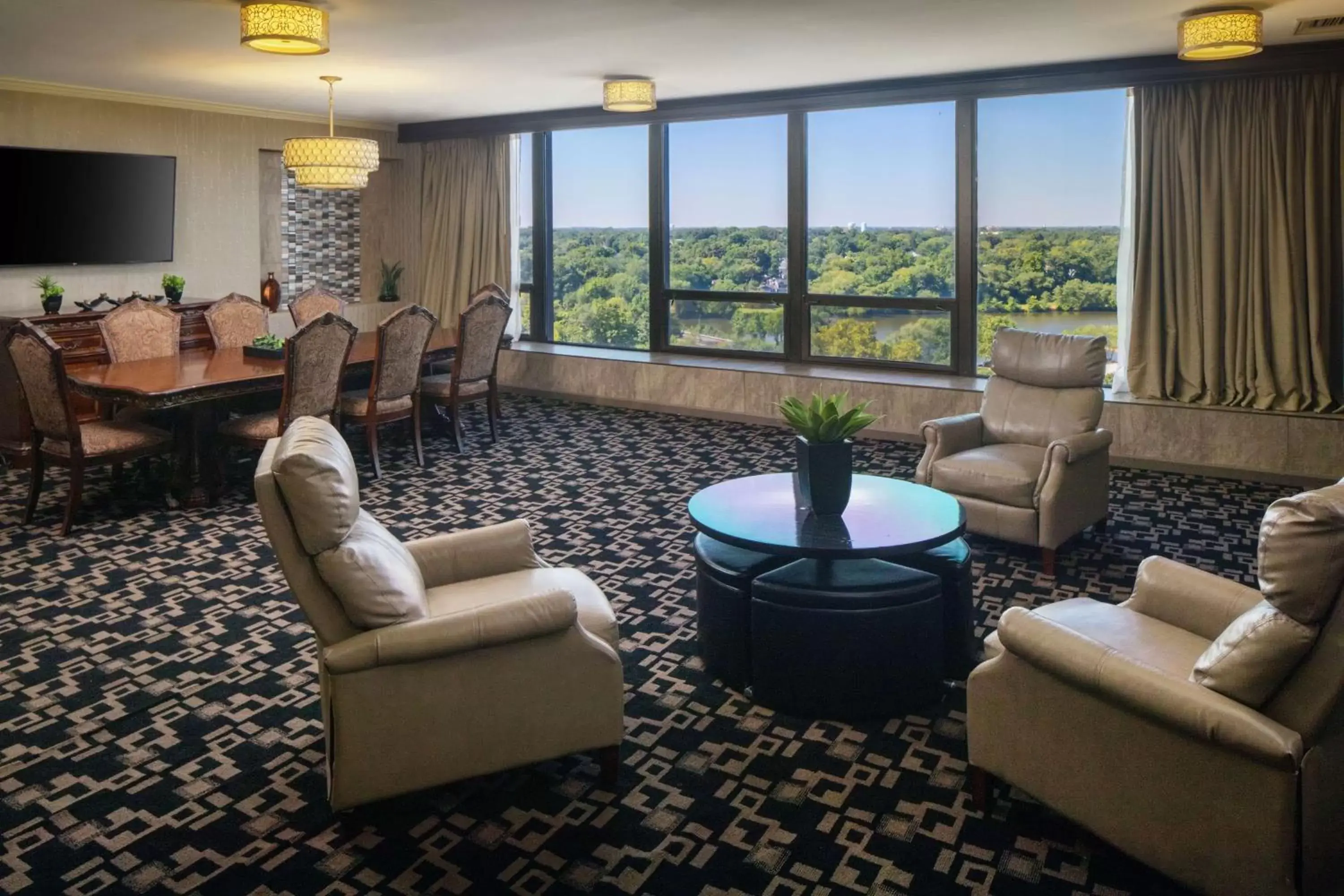Living room, Seating Area in DoubleTree by Hilton Cherry Hill Philadelphia