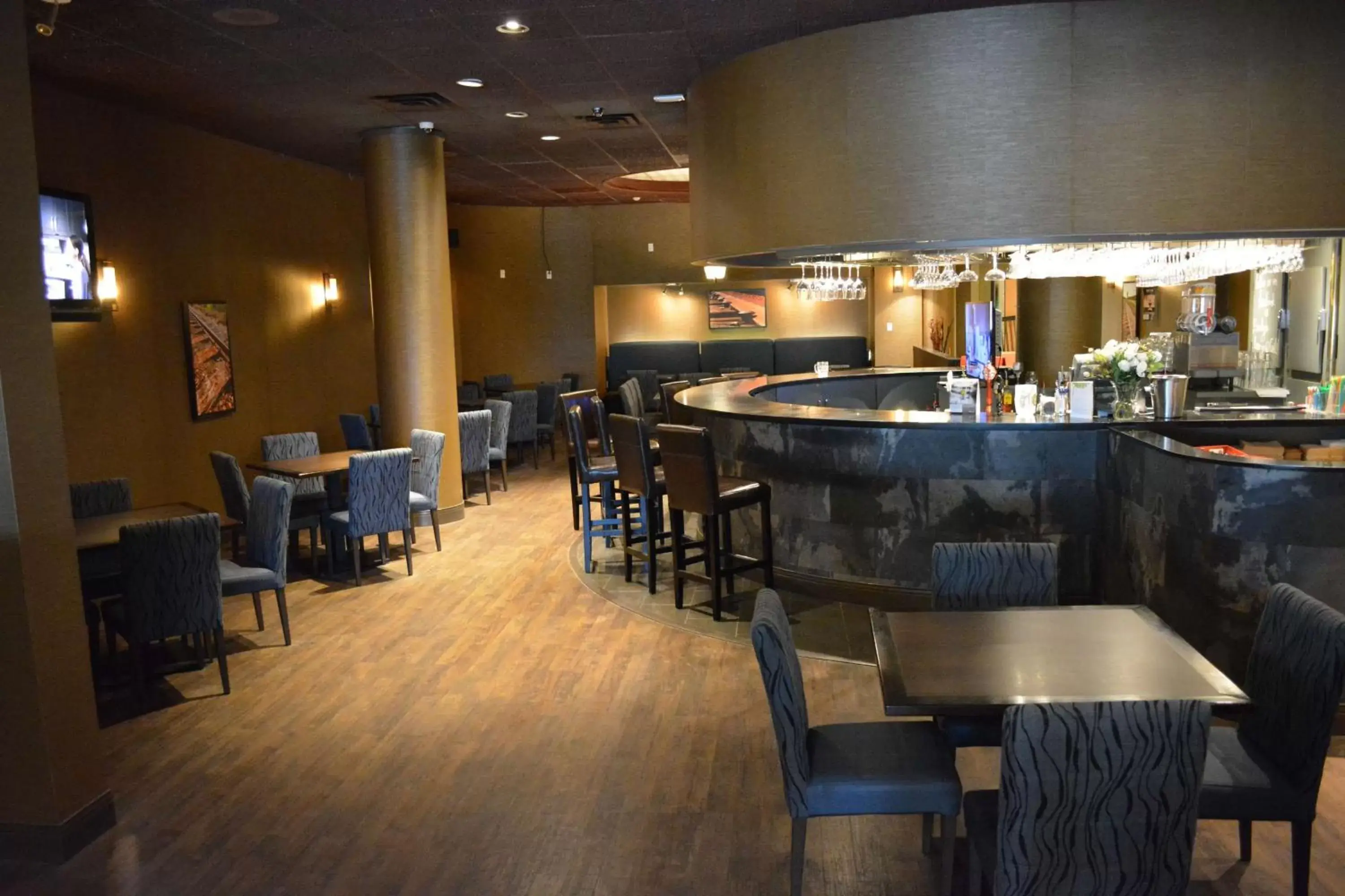 Lounge or bar, Restaurant/Places to Eat in Best Western Terrace Inn