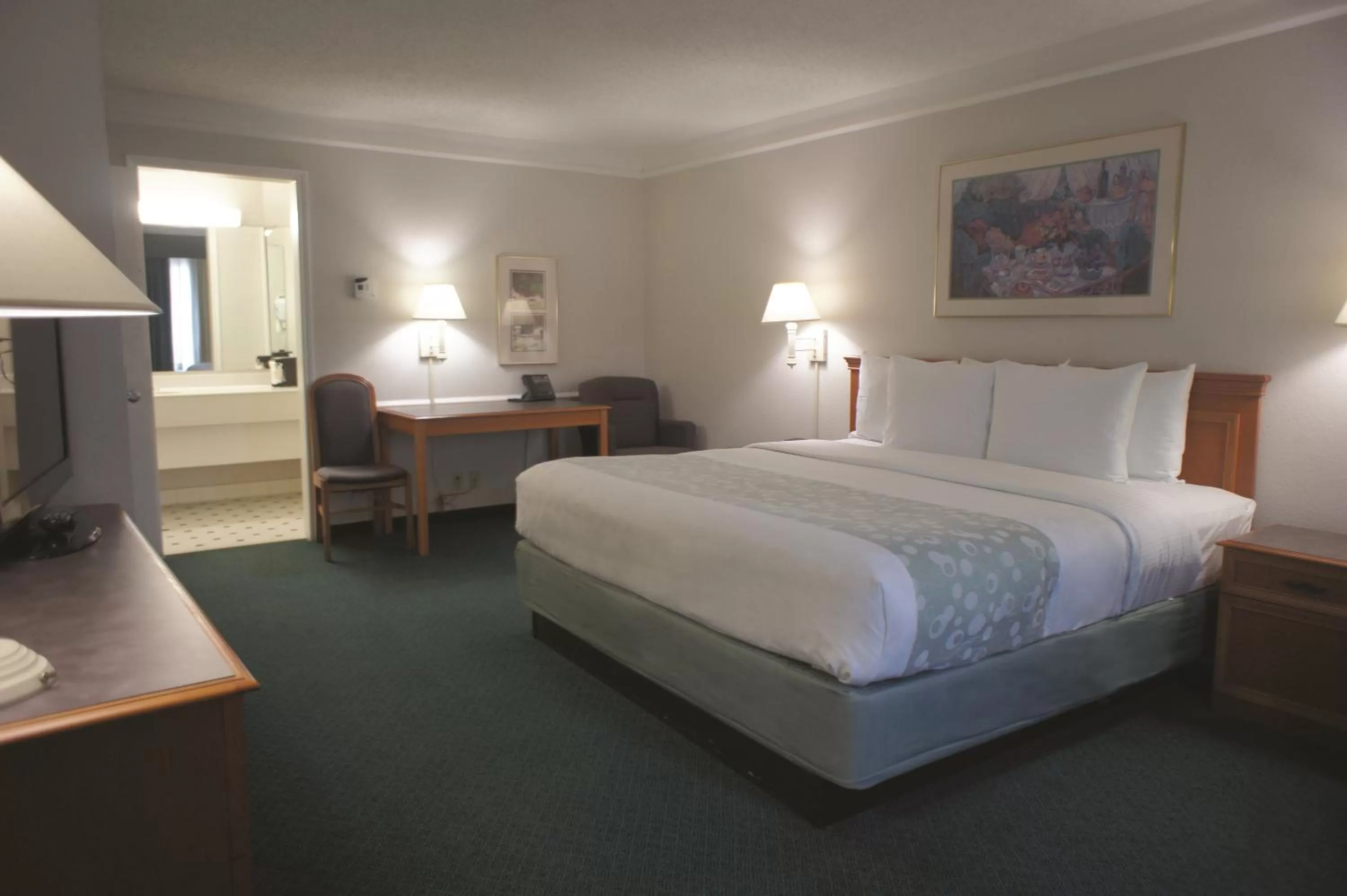 King Room with Bath Tub - Mobility Accessible/Non-Smoking in Days Inn by Wyndham Georgetown