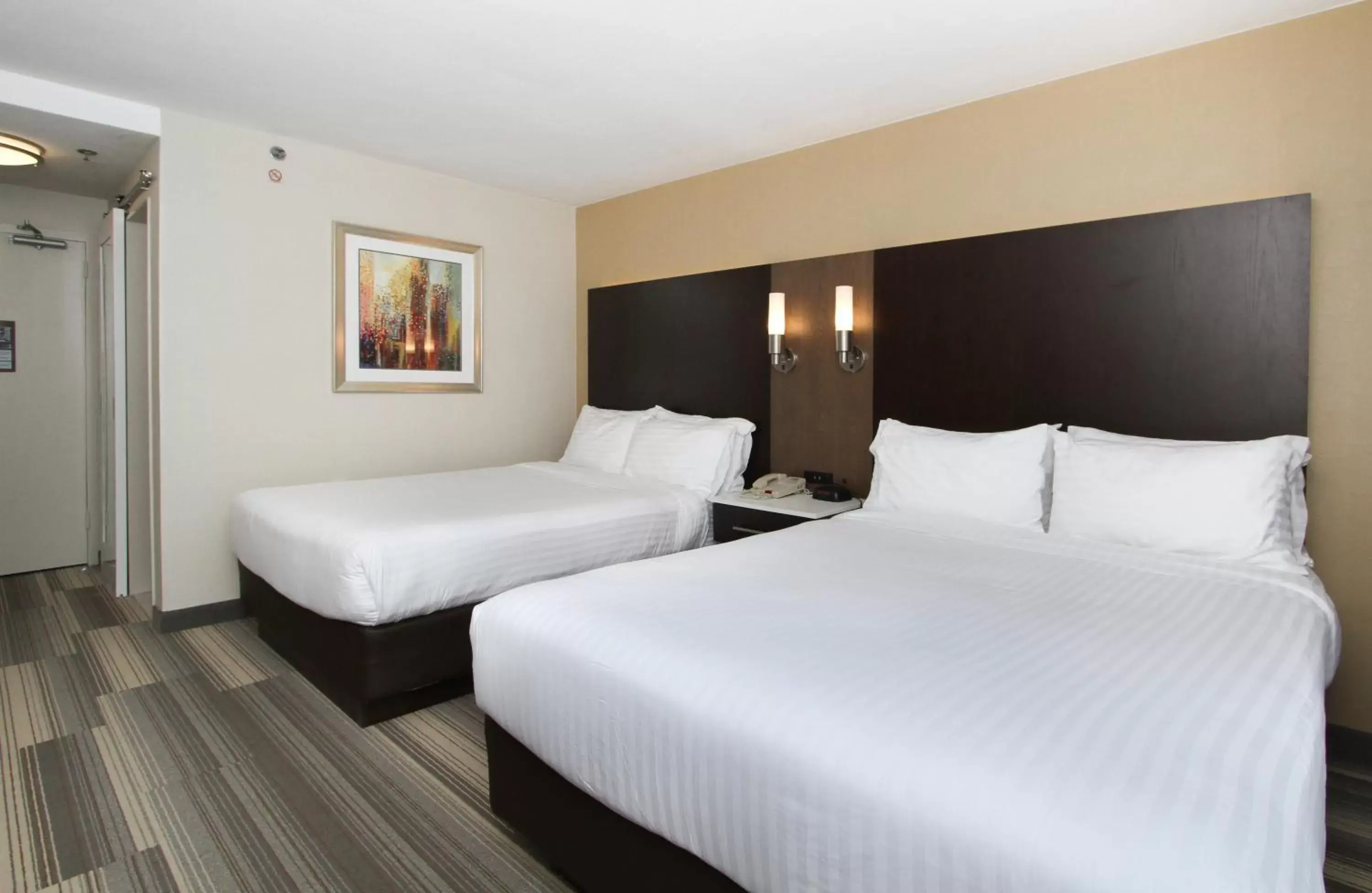 Photo of the whole room, Bed in Holiday Inn Express - Downtown San Diego, an IHG Hotel