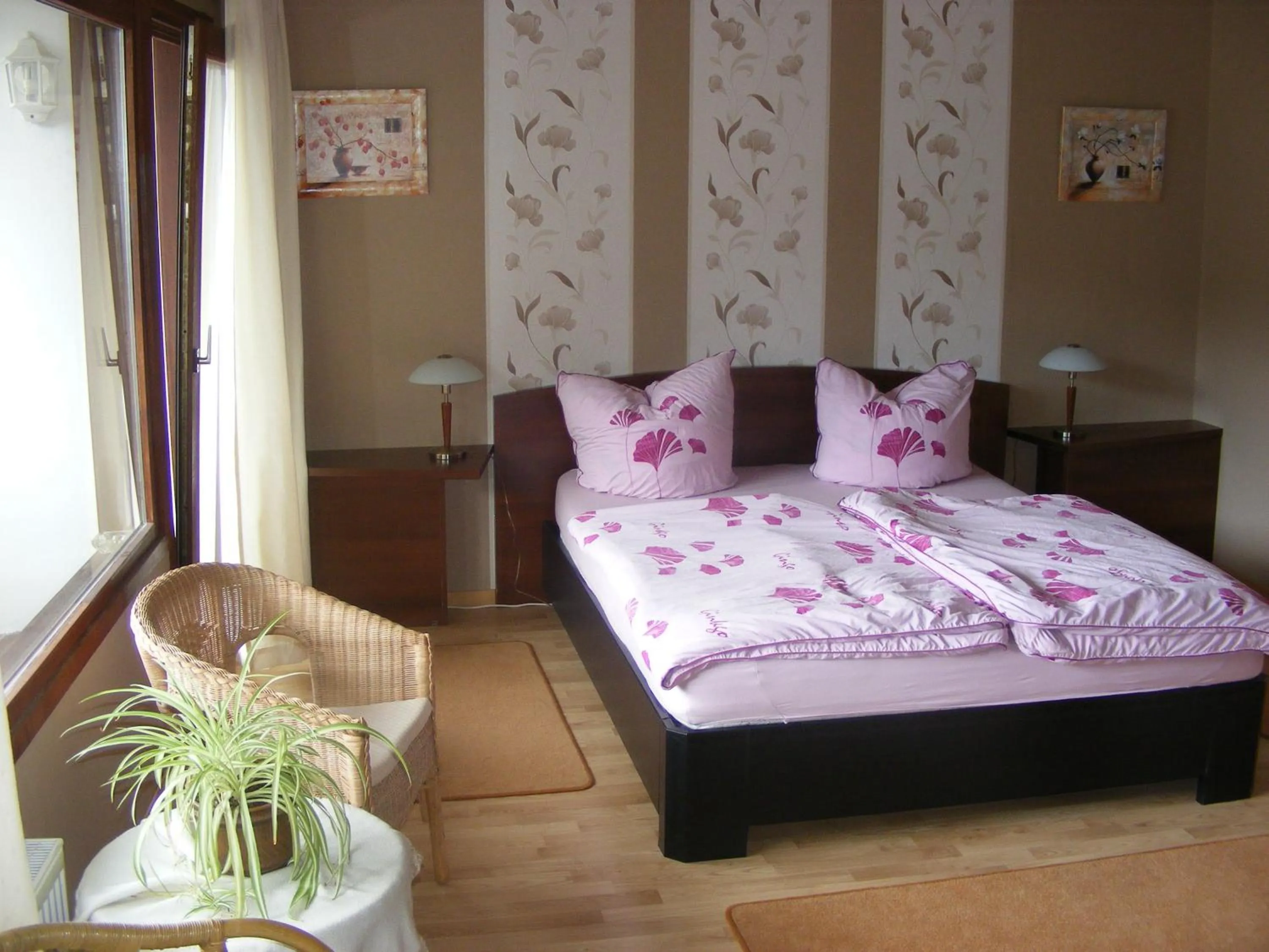 Bedroom, Bed in Zum Achten Himmel