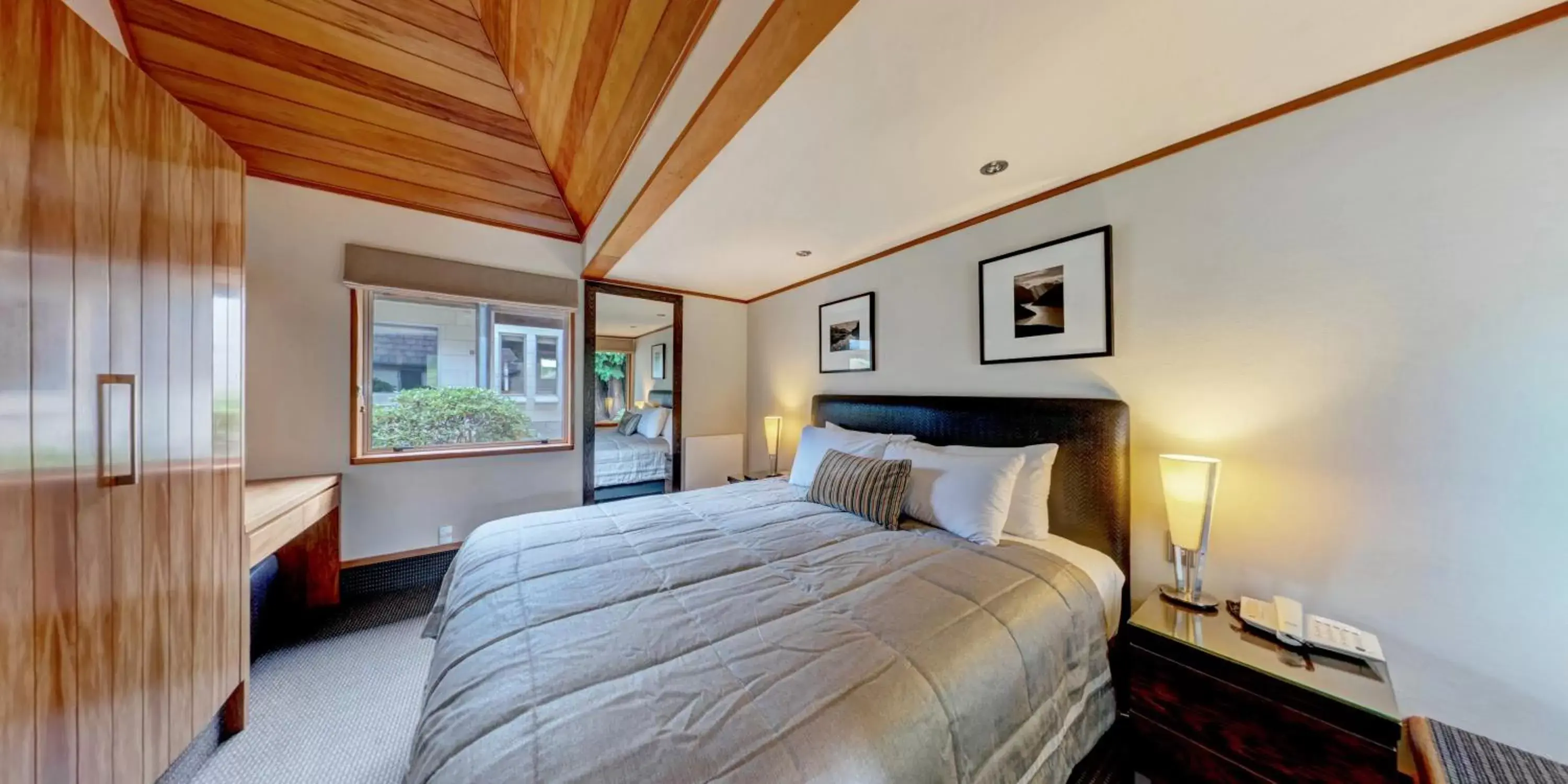 Bed in Distinction Te Anau Hotel & Villas