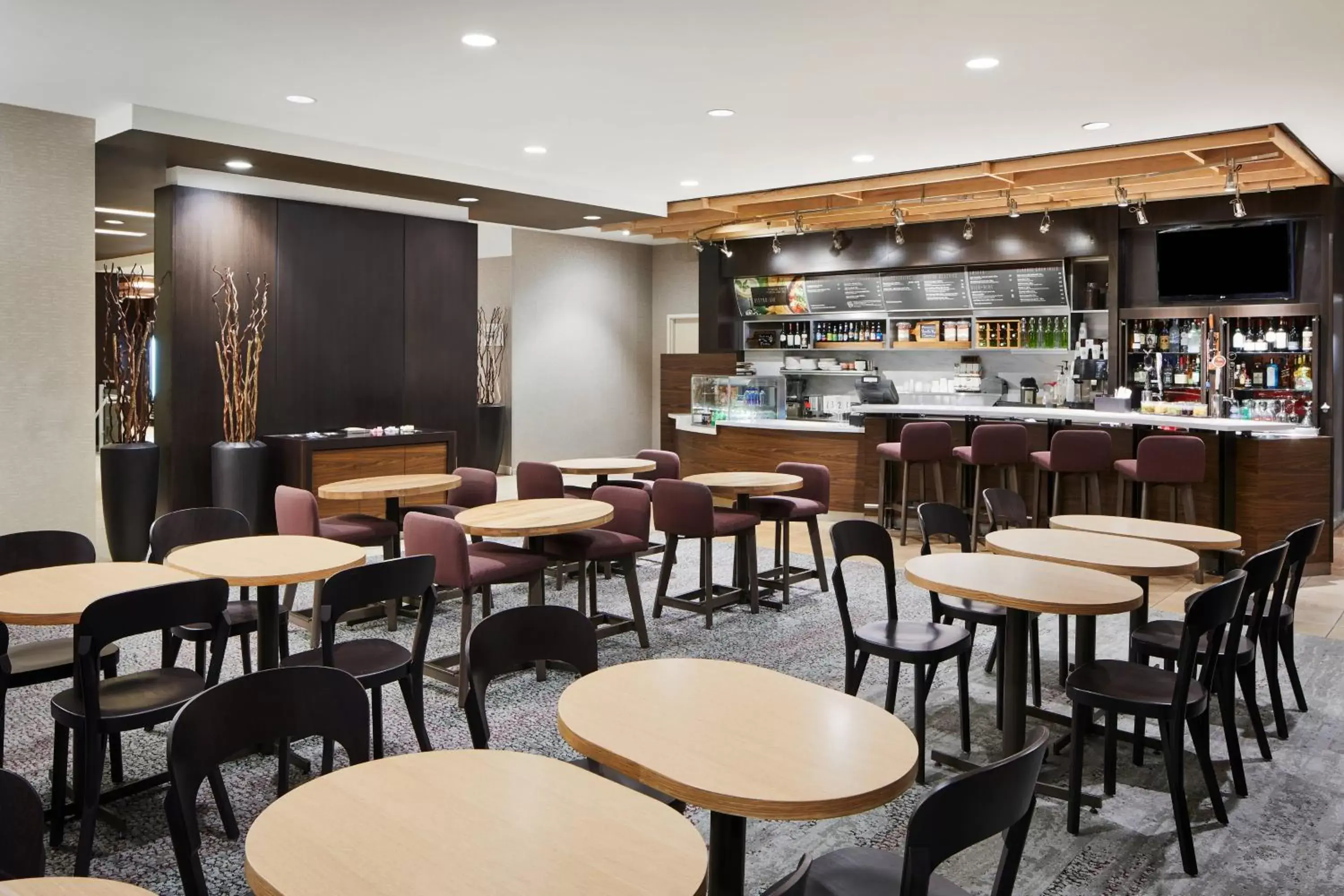 Restaurant/Places to Eat in Courtyard by Marriott Newark Downtown