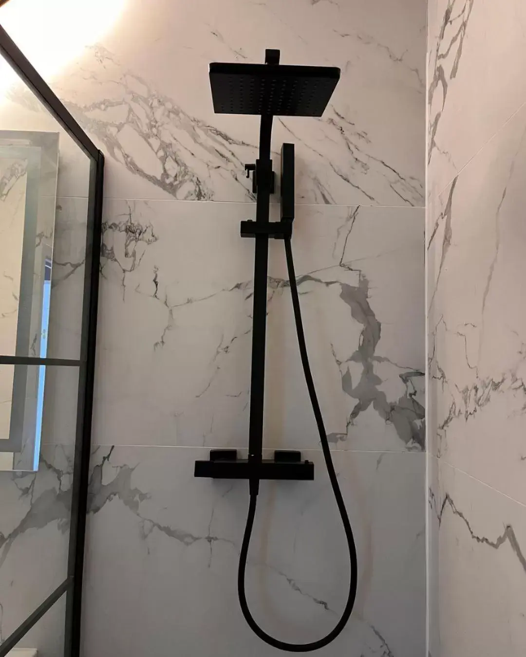 Large Double Room in Hôtel La Pièce Large Double Room in Hôtel La Pièce