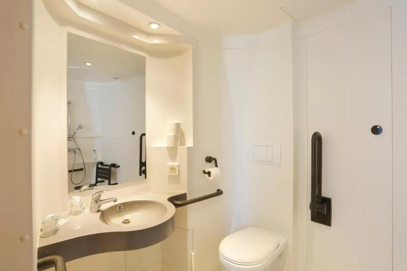 Toilet, Bathroom in First Inn Hotel Paris Sud Les Ulis