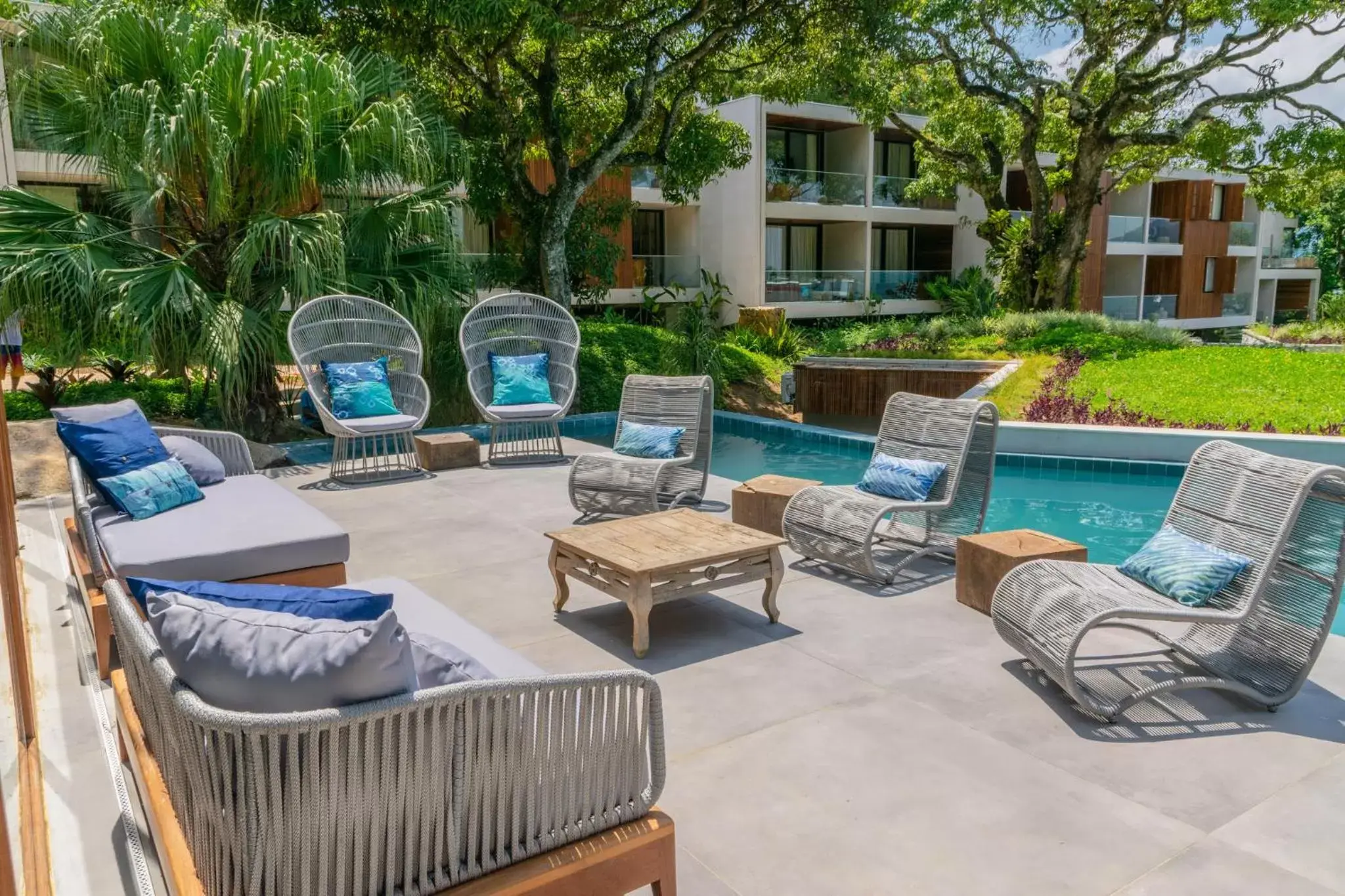 Seating area, Swimming Pool in Wyndham Ilhabela Casa Di Sirena