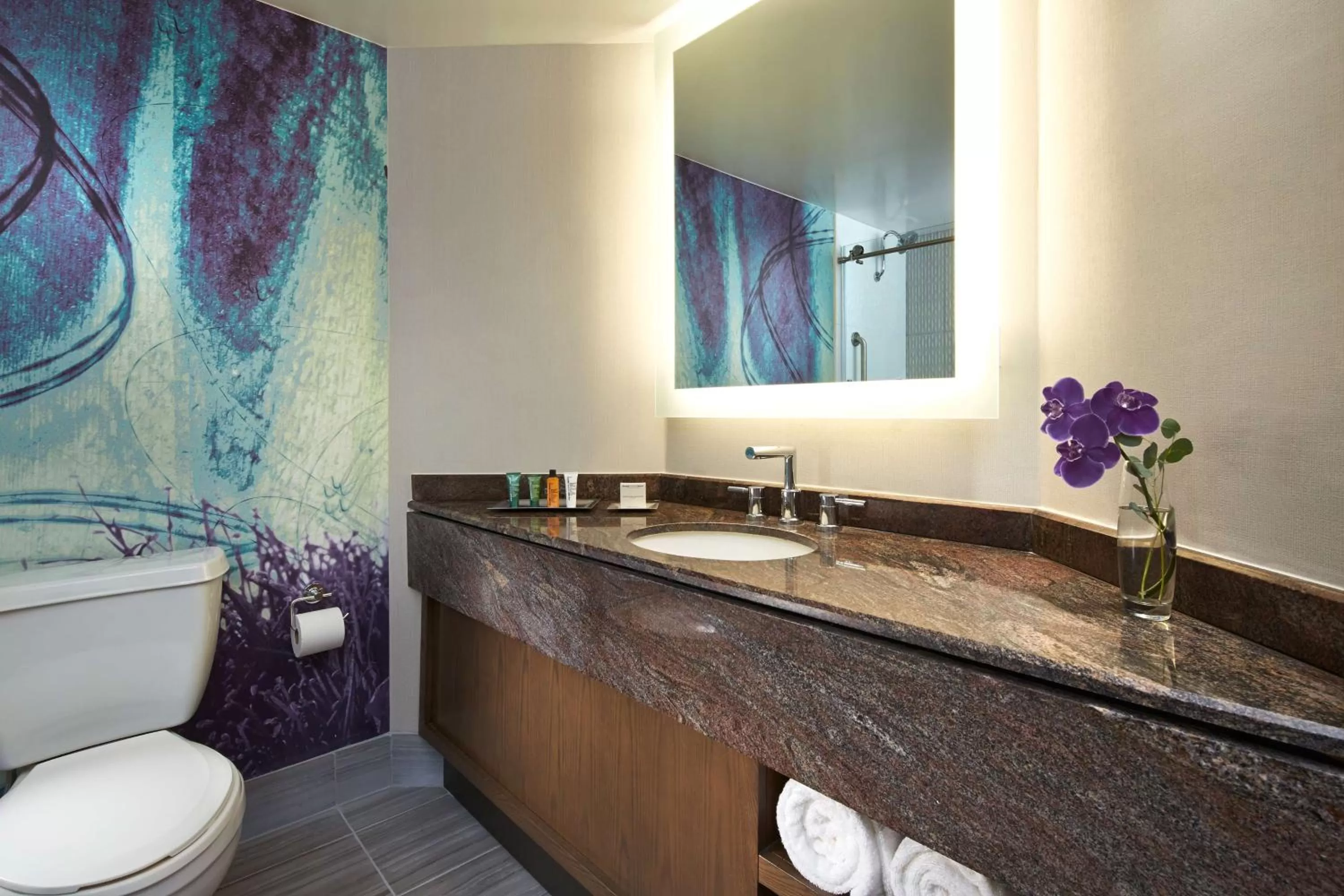 Bathroom in Hilton Long Beach Hotel