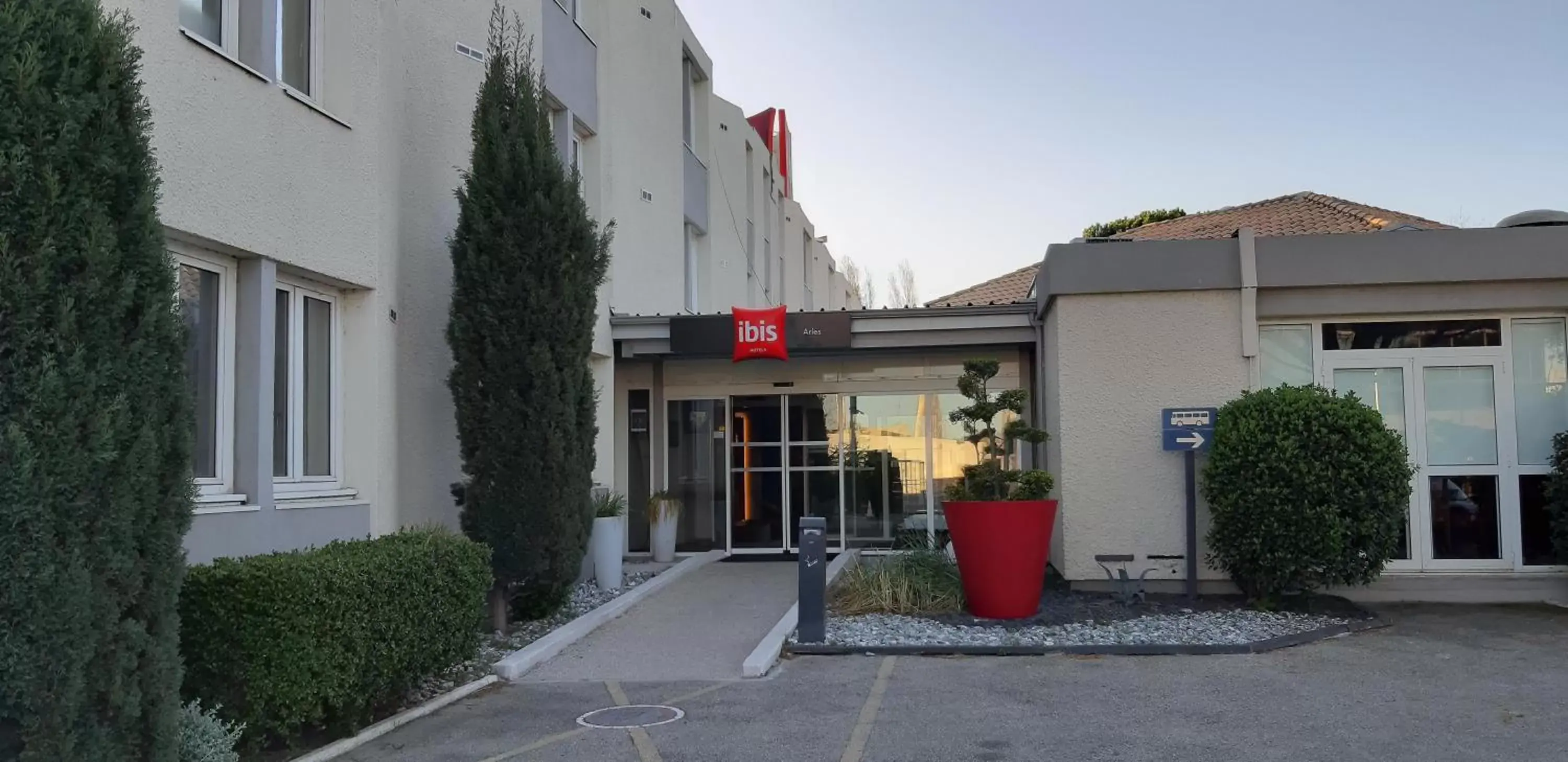 Facade/entrance, Property Building in ibis Arles