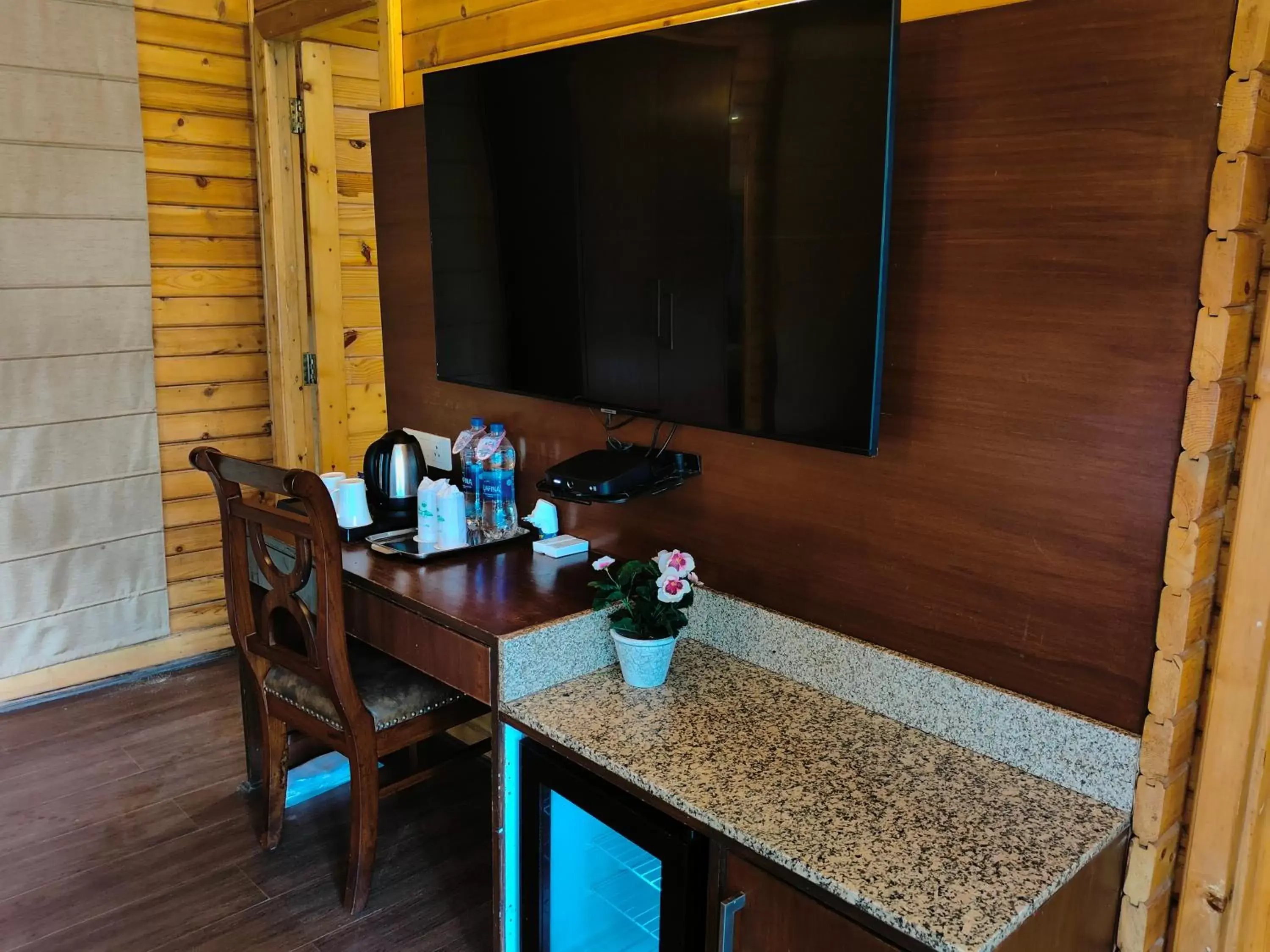 TV and multimedia, TV/Entertainment Center in Kasauli Hills Resort