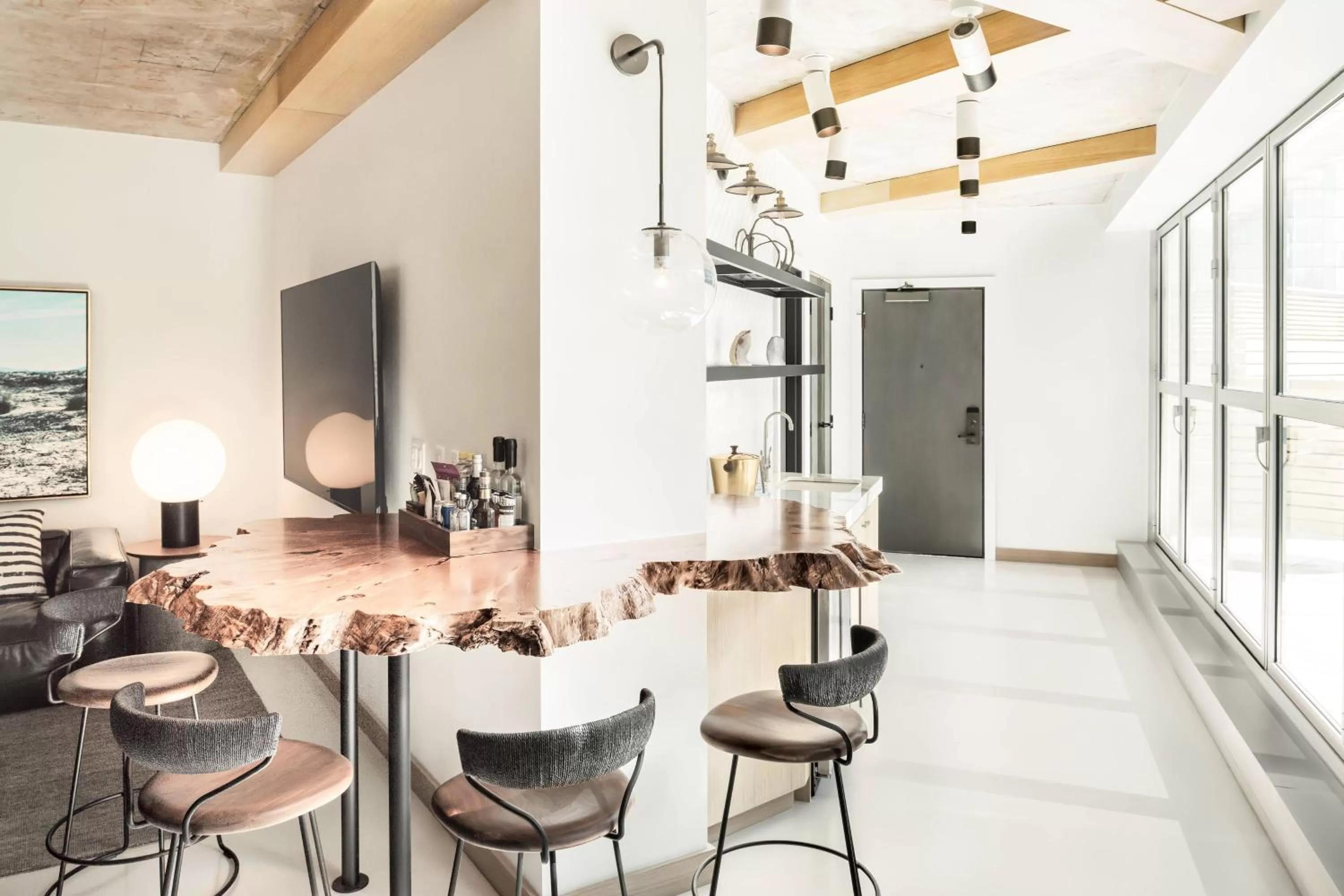 Lounge or bar in the DOUGLAS, Autograph Collection