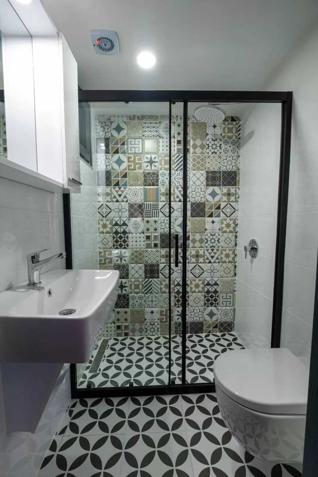 Shower, Bathroom in Solo Boutique Hotel