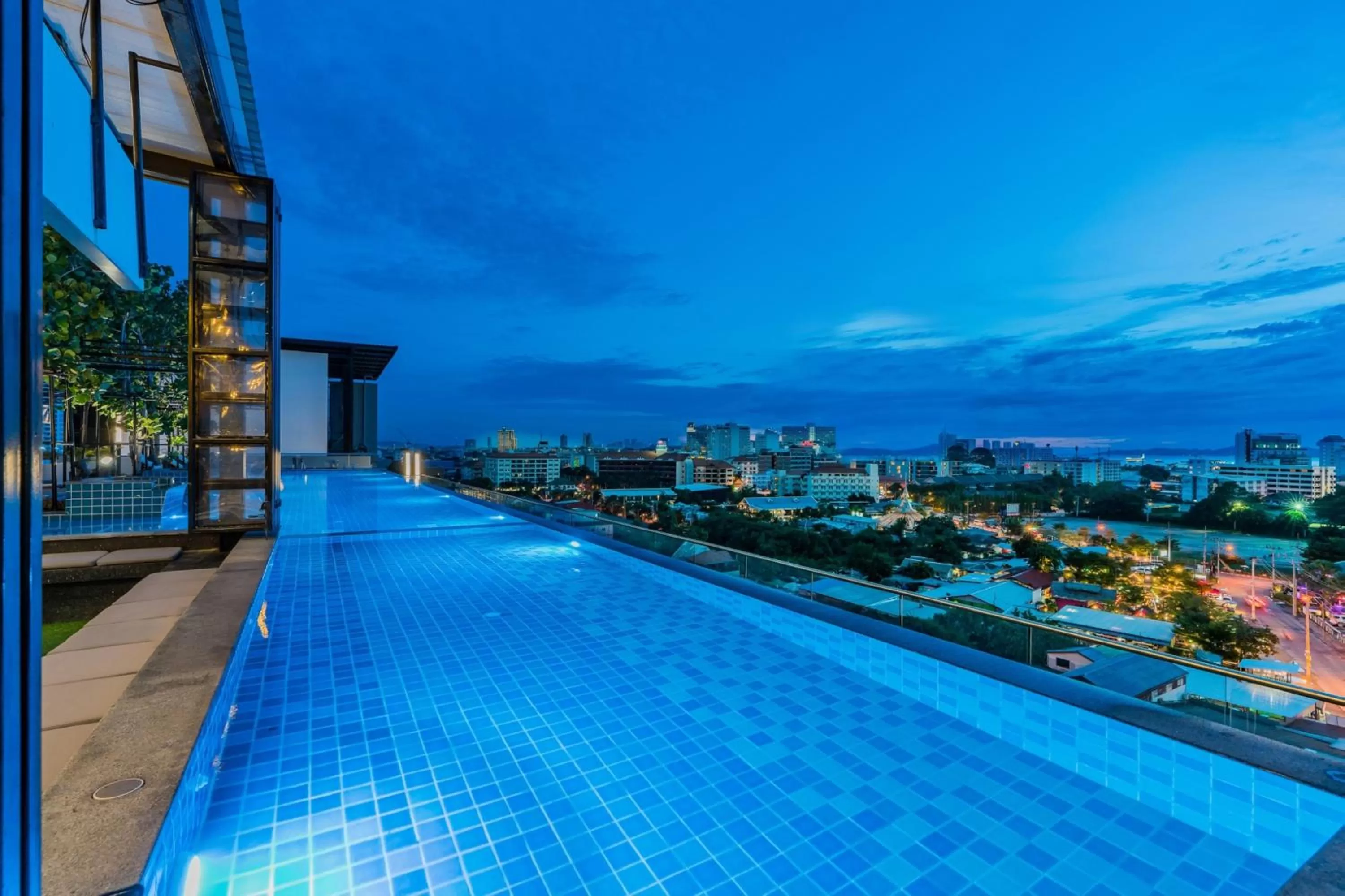 Property building in SureStay Plus by Best Western T Pattaya