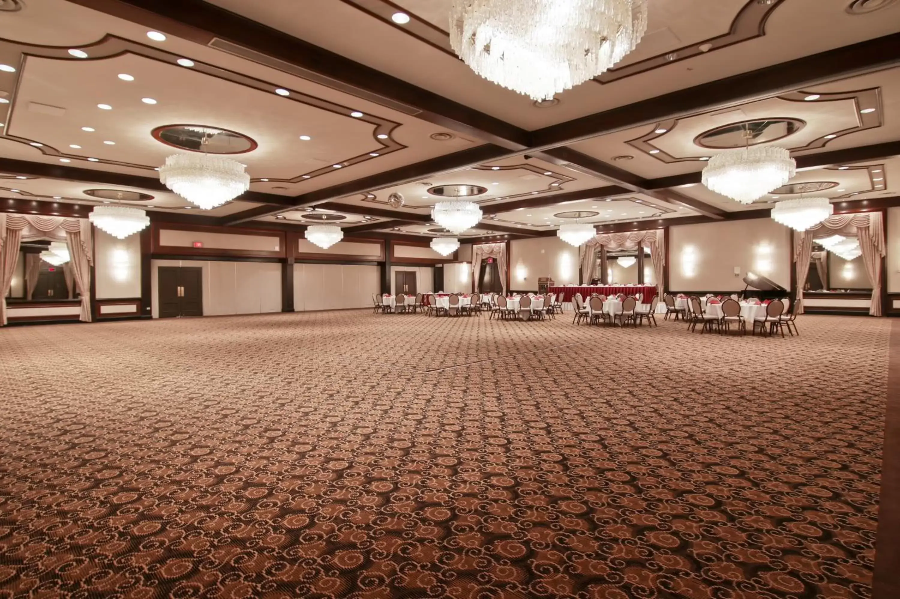 Banquet/Function facilities, Banquet Facilities in Chateau Lacombe Hotel