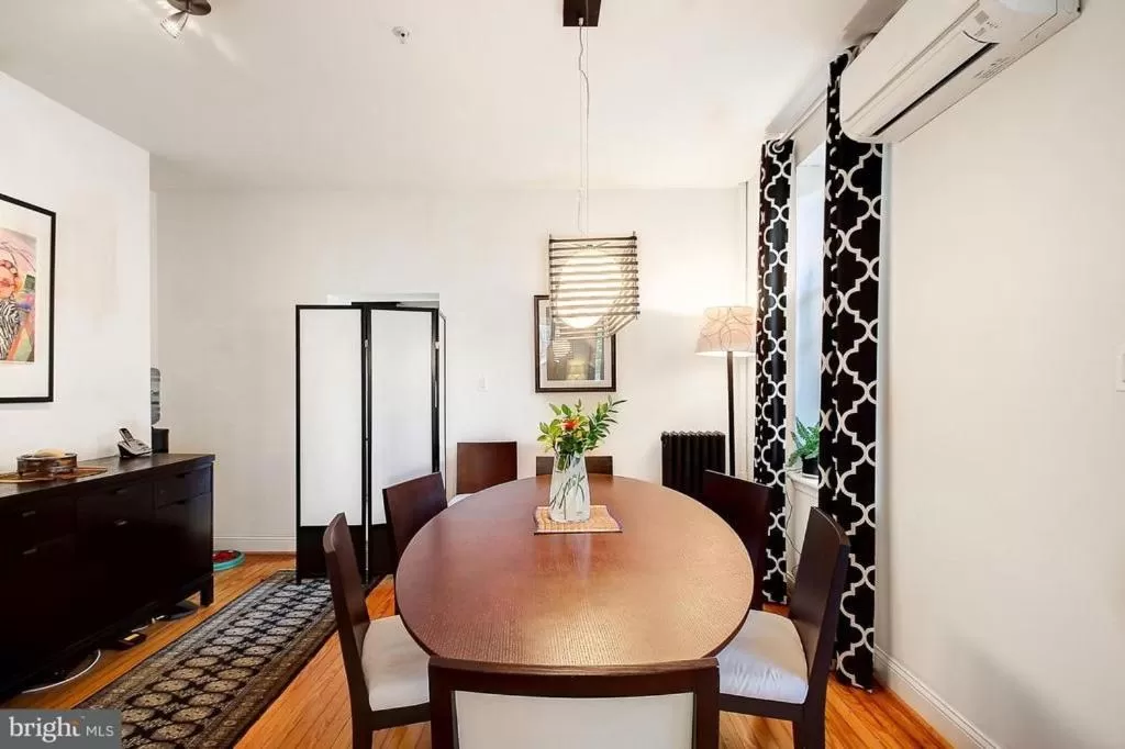Dining Area in BlancNoir