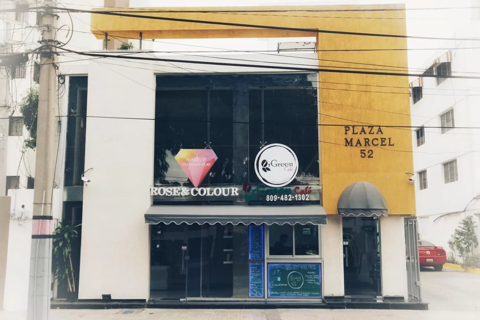 Facade/entrance in Marcel Suites