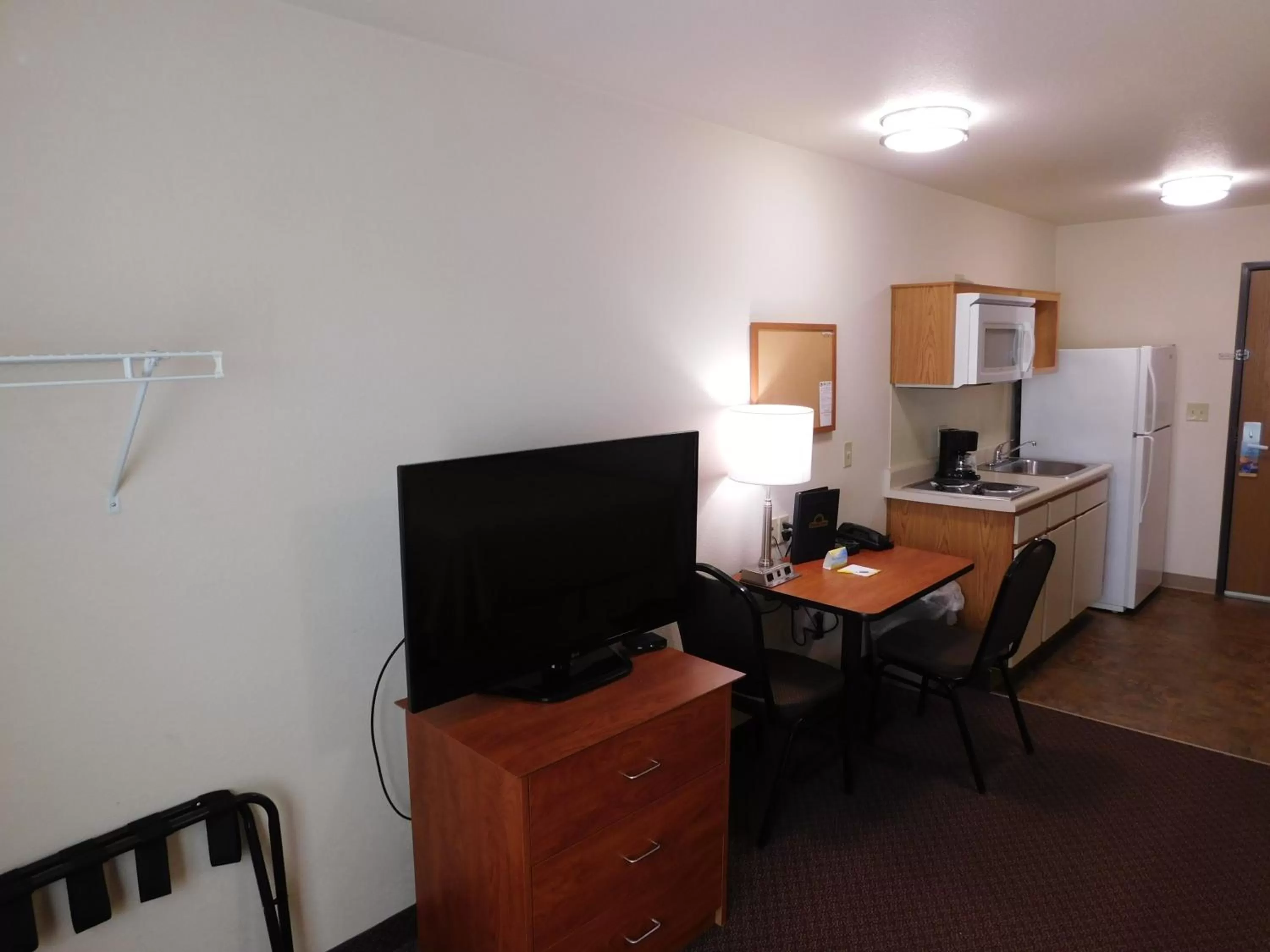 TV and multimedia in Birch Hill Suites Rochester - Med City