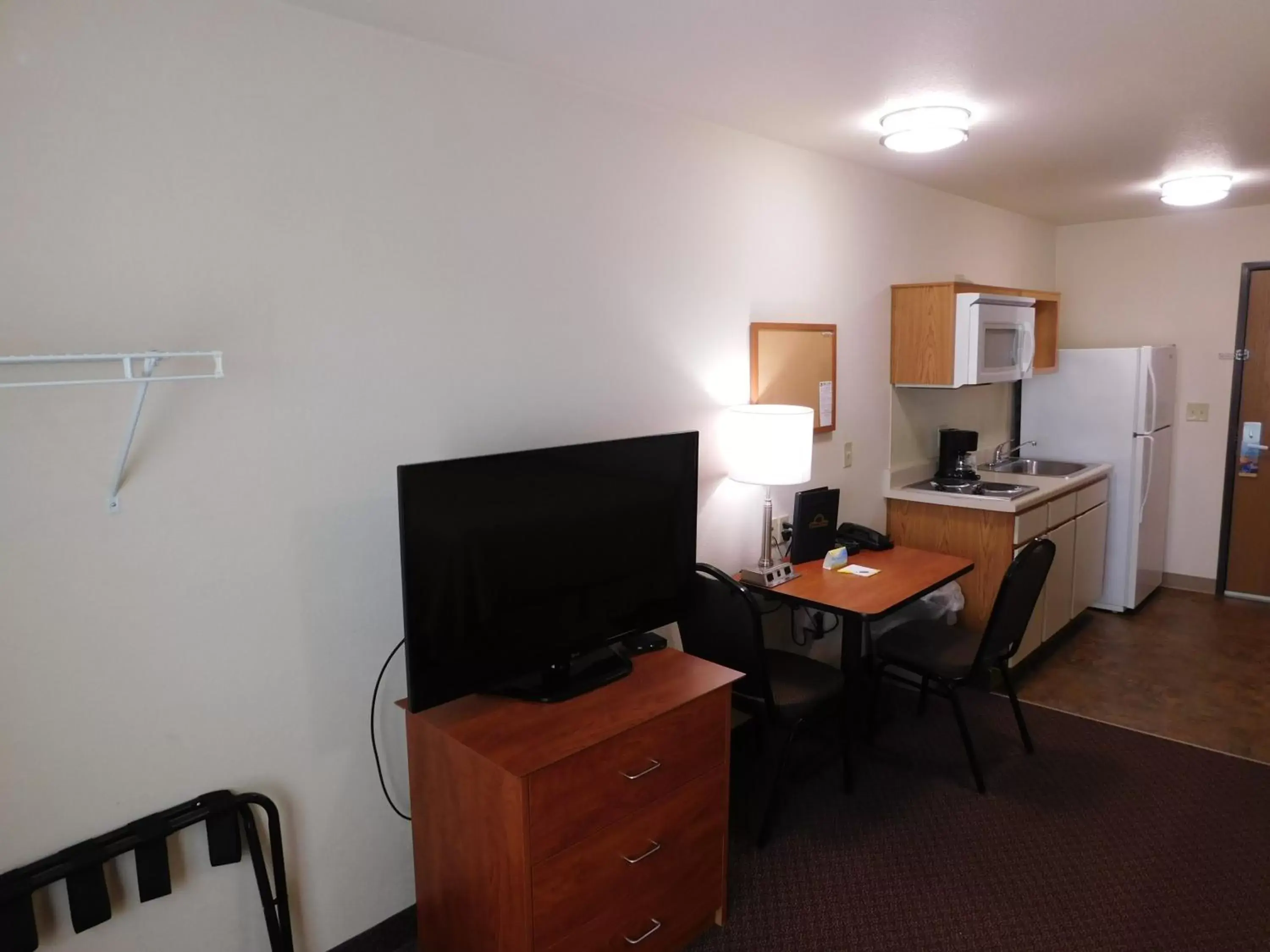 TV and multimedia, TV/Entertainment Center in Days Inn & Suites by Wyndham Rochester South