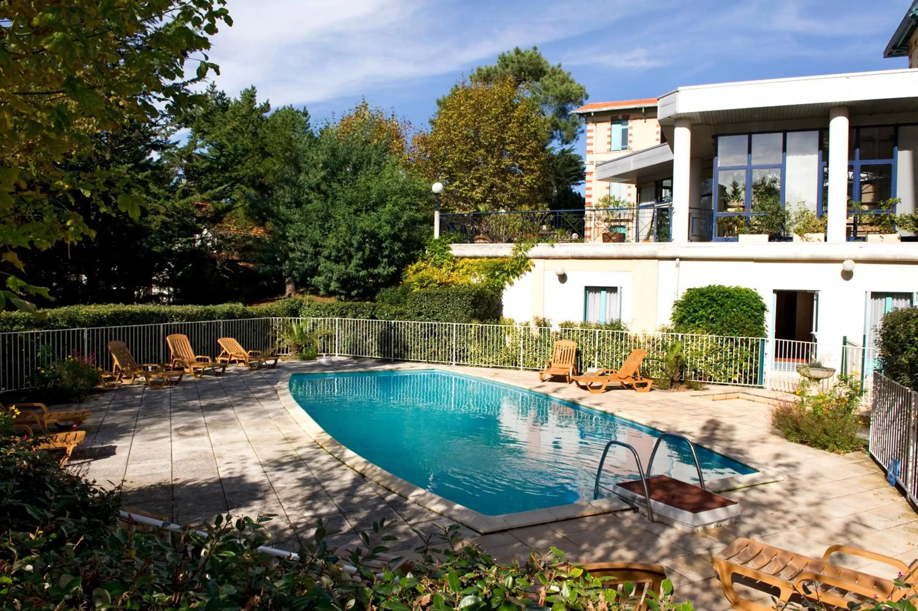 Facade/entrance, Swimming Pool in Résidence de Tourisme Vacances Bleues Villa Regina