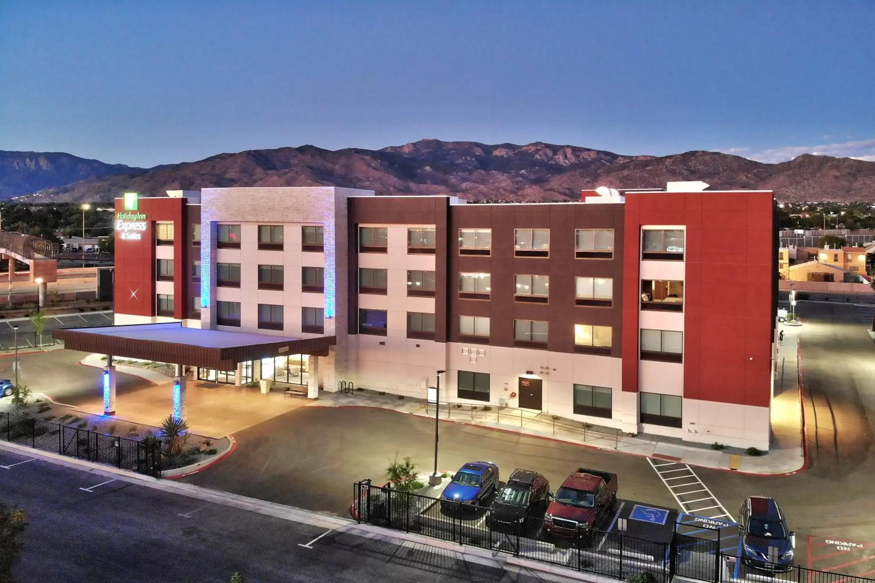 Property Building in Holiday Inn Express & Suites - Albuquerque East, an IHG Hotel