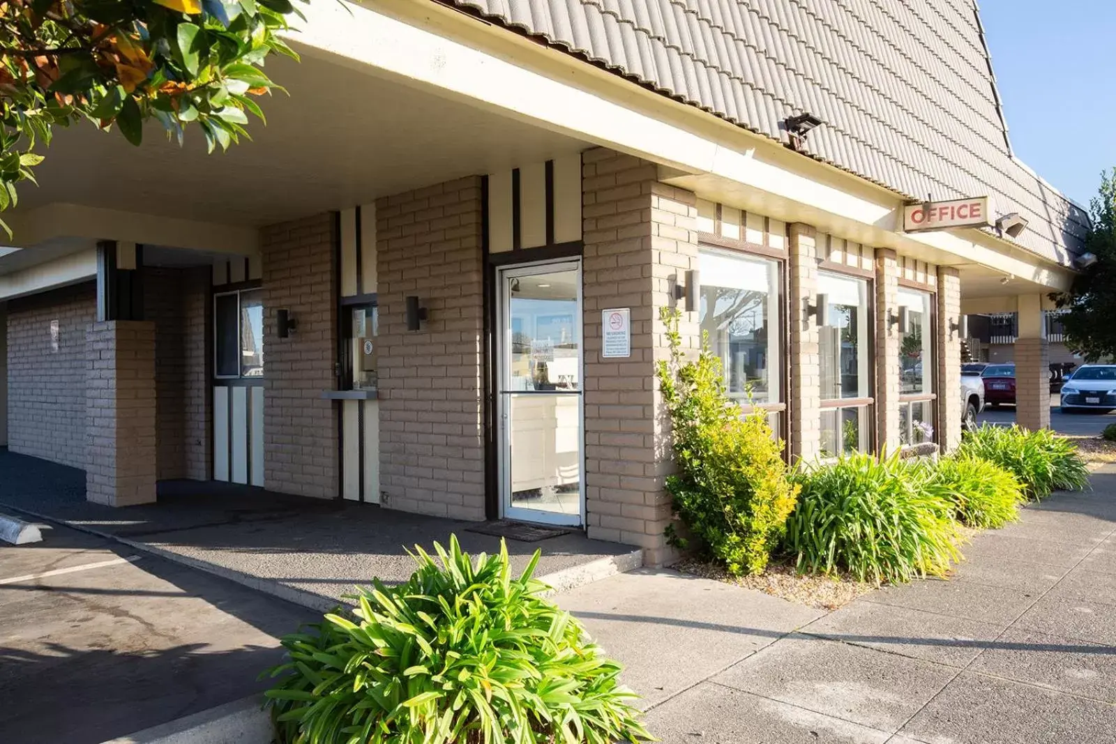 Property building in Super 8 by Wyndham Eureka Property building in Super 8 by Wyndham Eureka