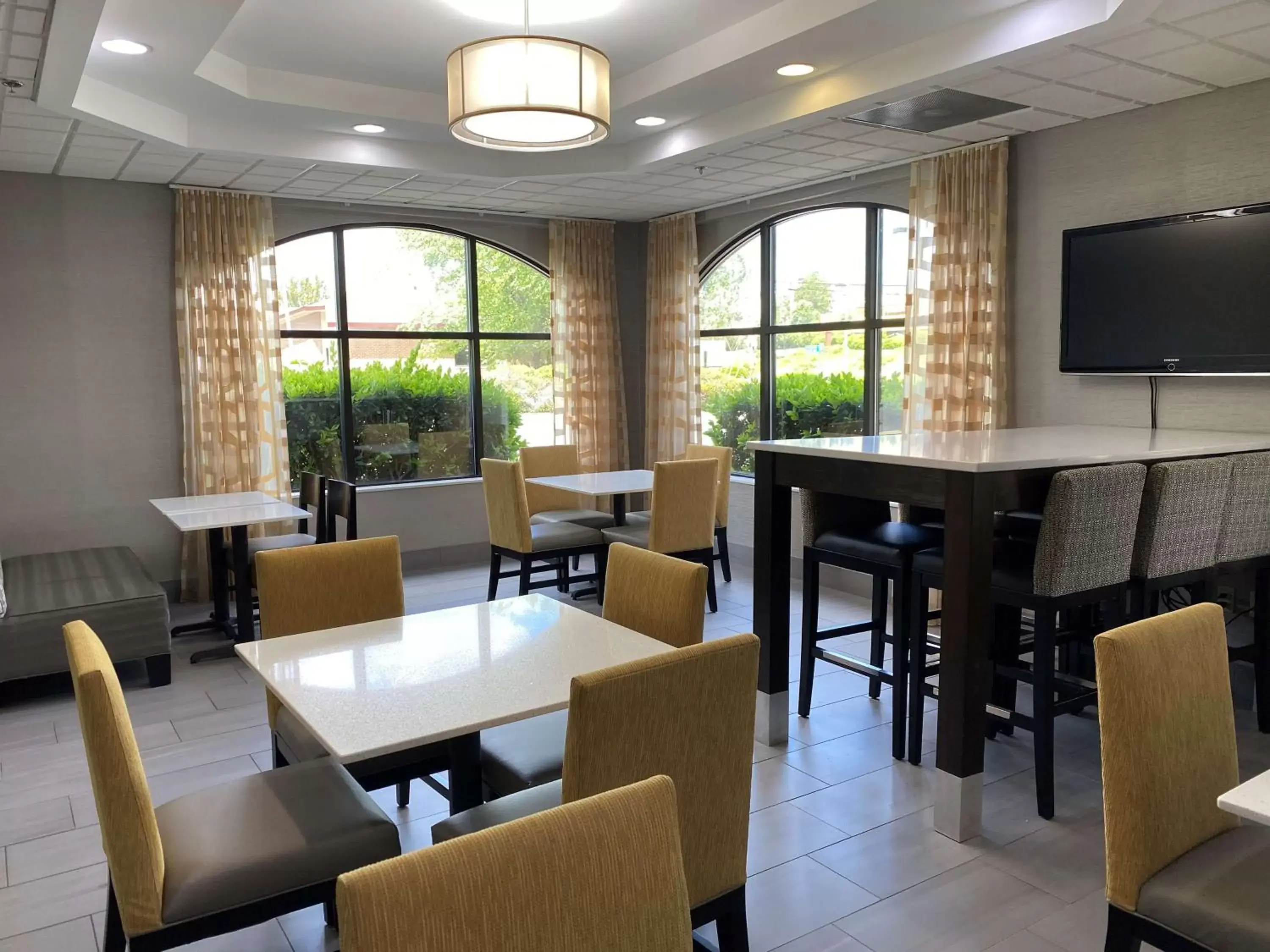 Restaurant/Places to Eat in Best Western Executive Inn & Suites