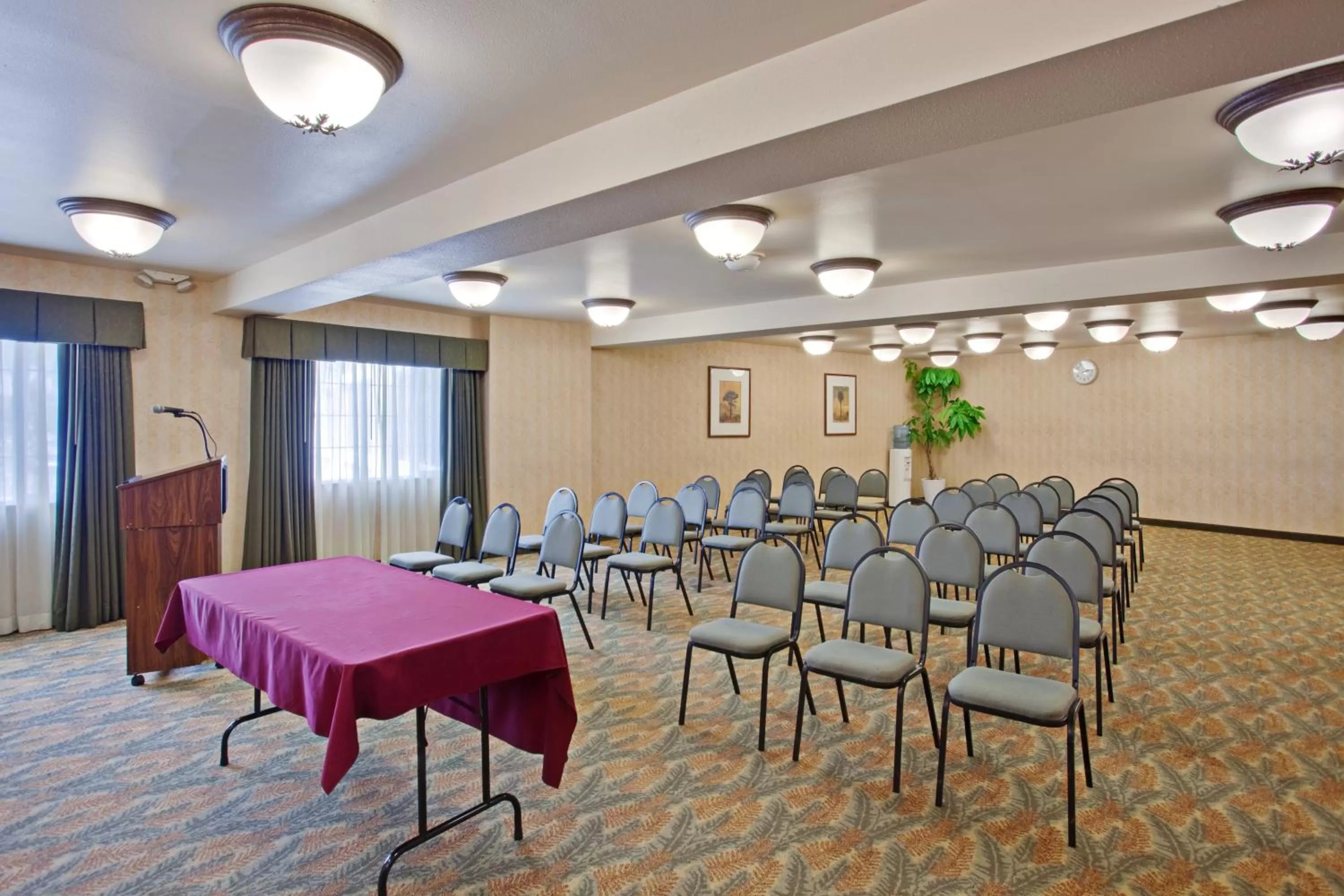 Meeting/conference room in Hotel Marguerite South Anaheim - Garden Grove, Trademark Collection by Wyndham