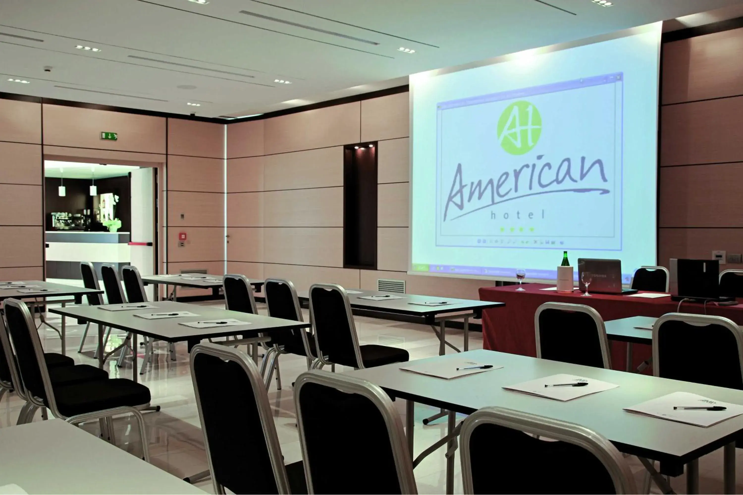Business facilities in American Hotel