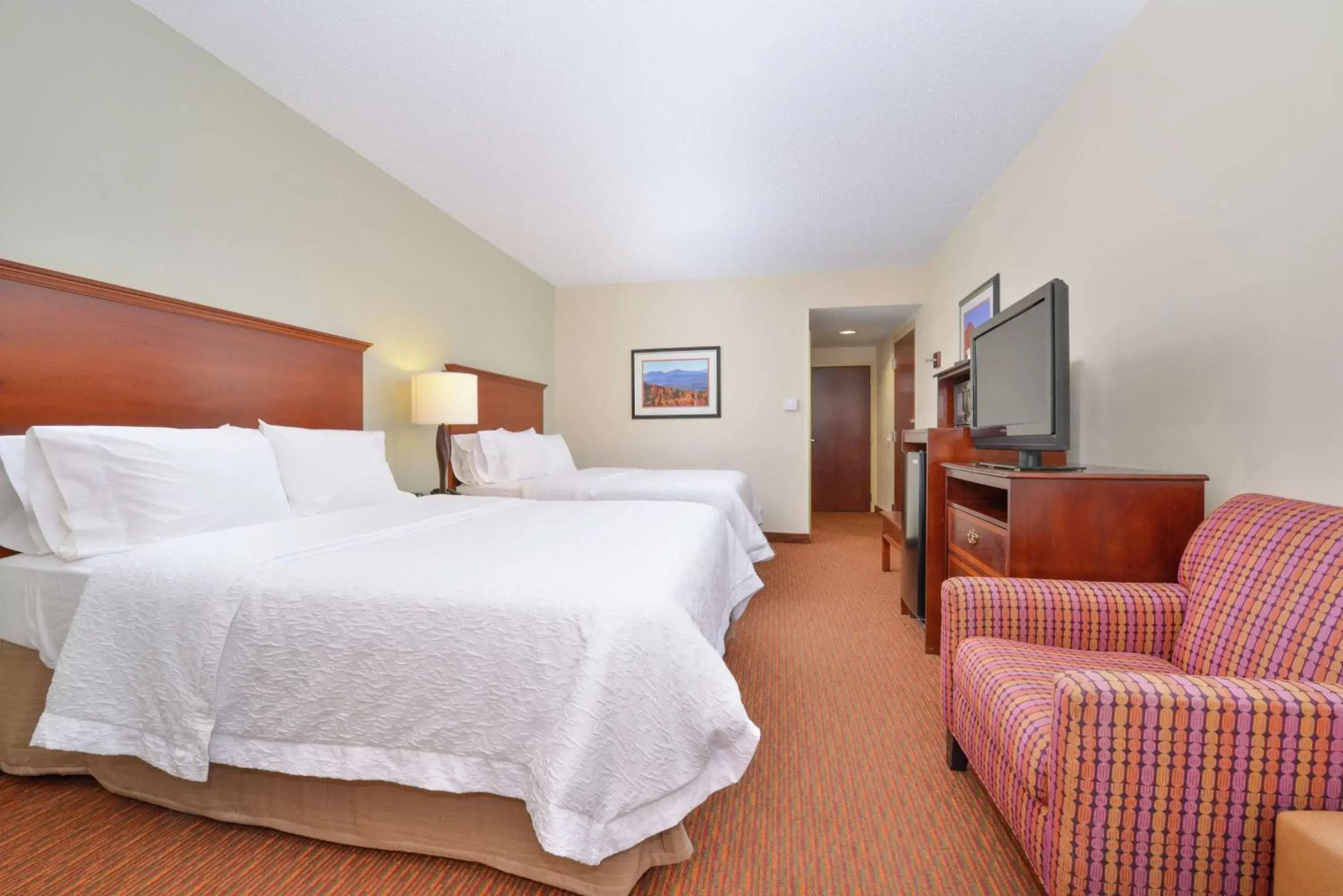 Bedroom, Bed in Hampton Inn Waynesboro/Stuarts Draft