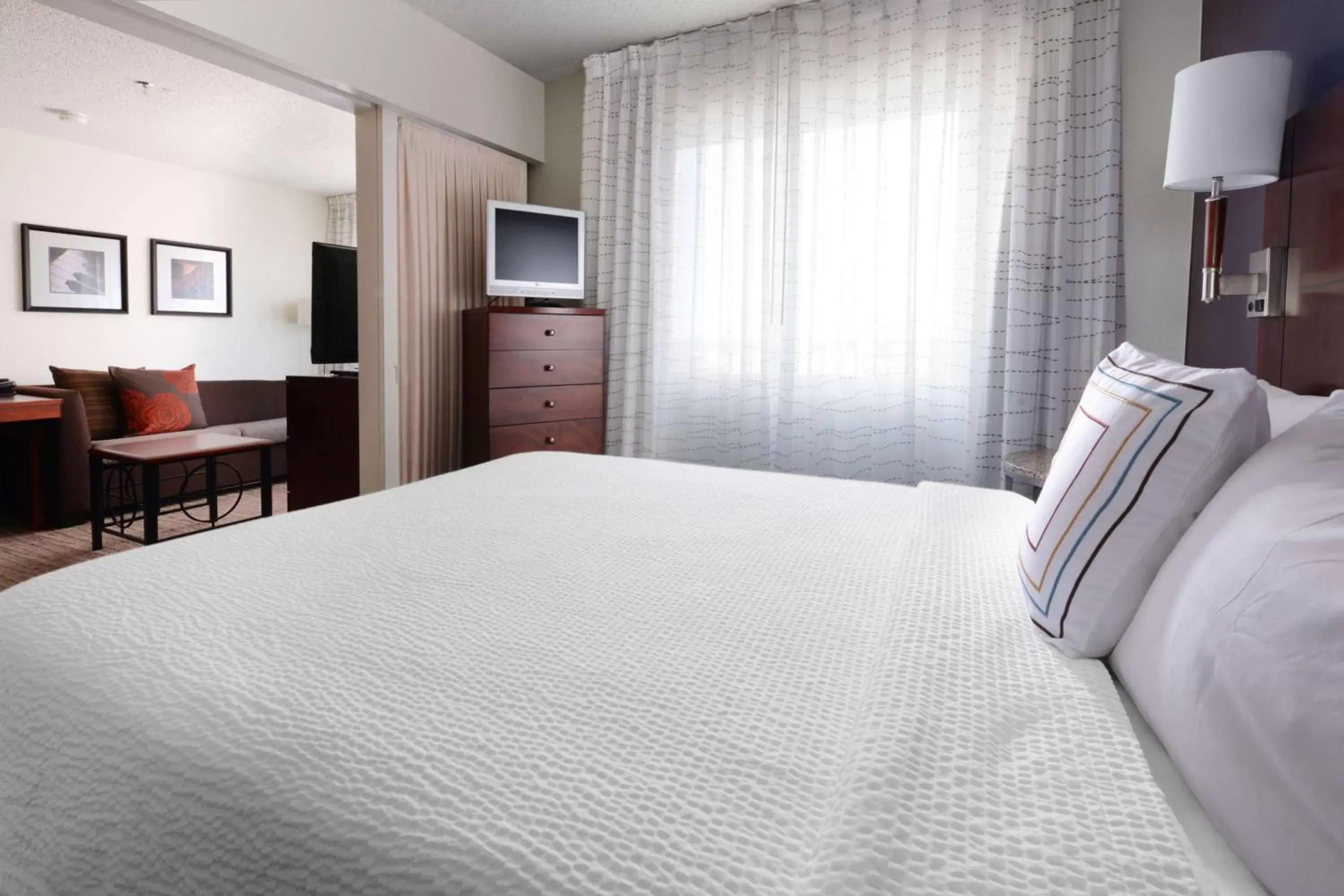 Photo of the whole room, Bed in Sonesta ES Suites Dallas Central Expressway