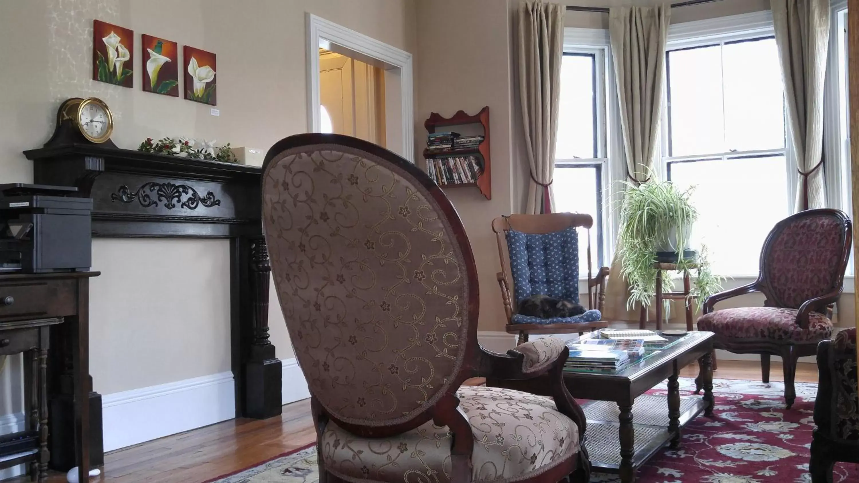 Seating Area in Davis Square Inn