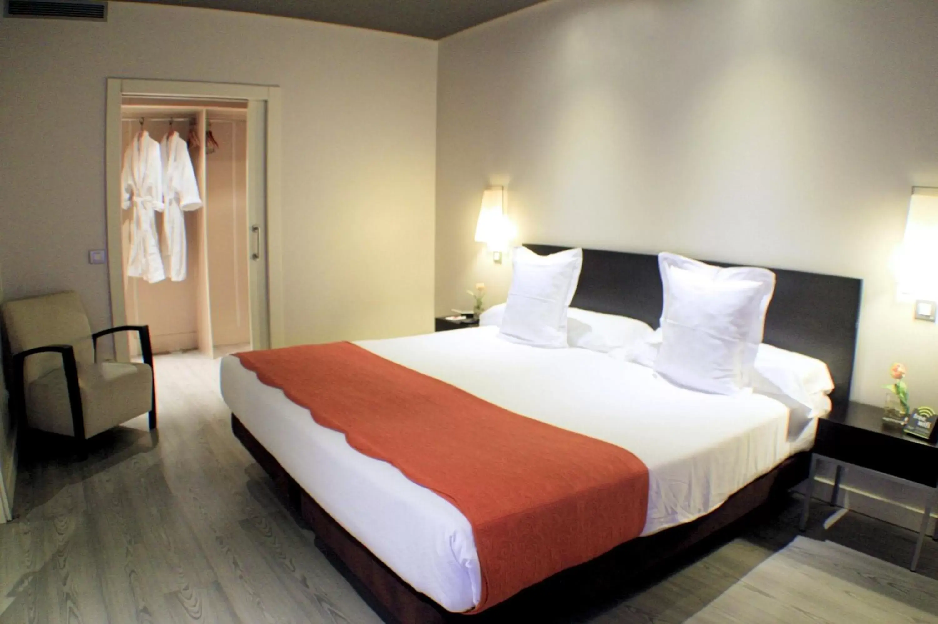 Bed in Suites Viena Plaza de España