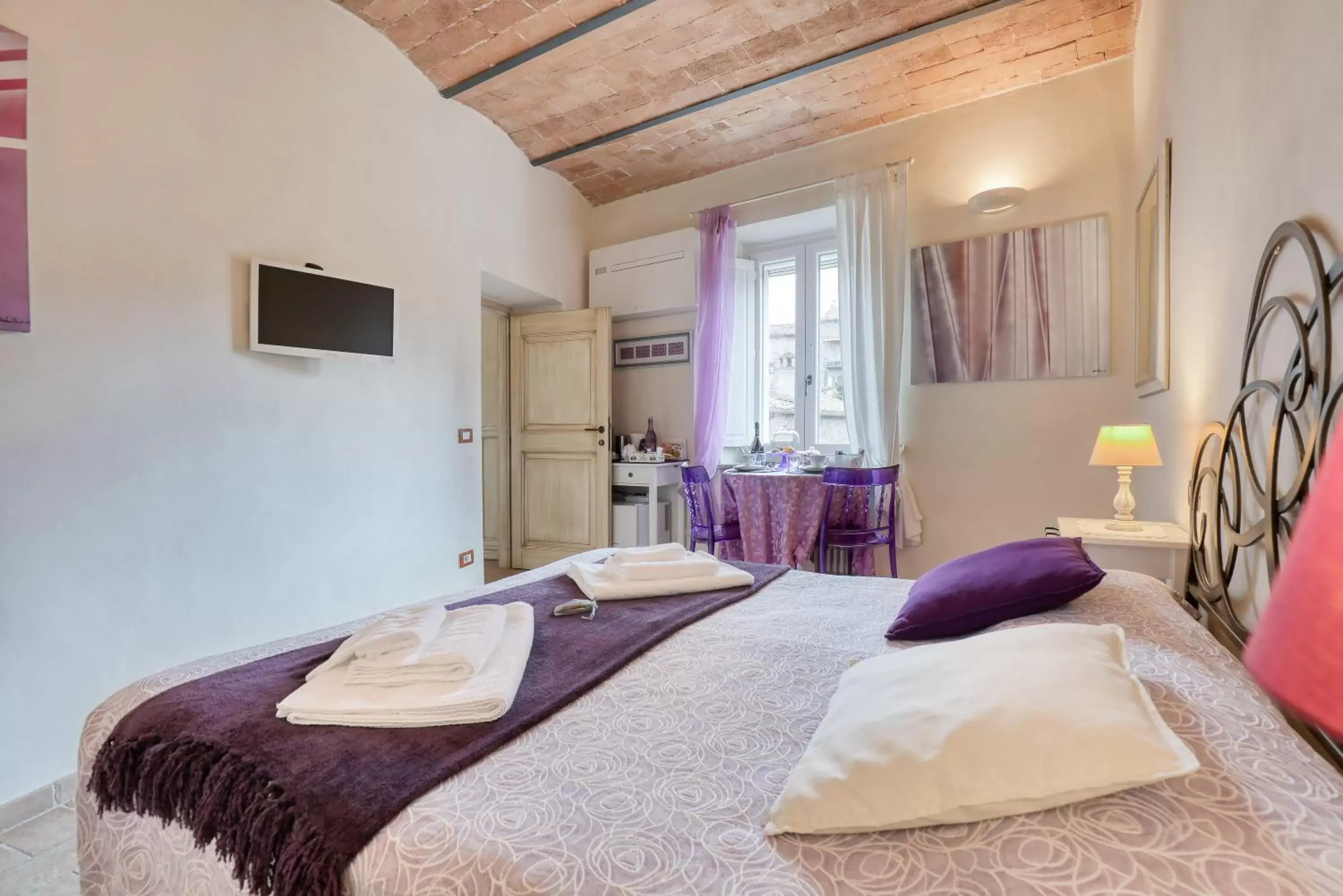 Bedroom, Bed in Viterbo Antica