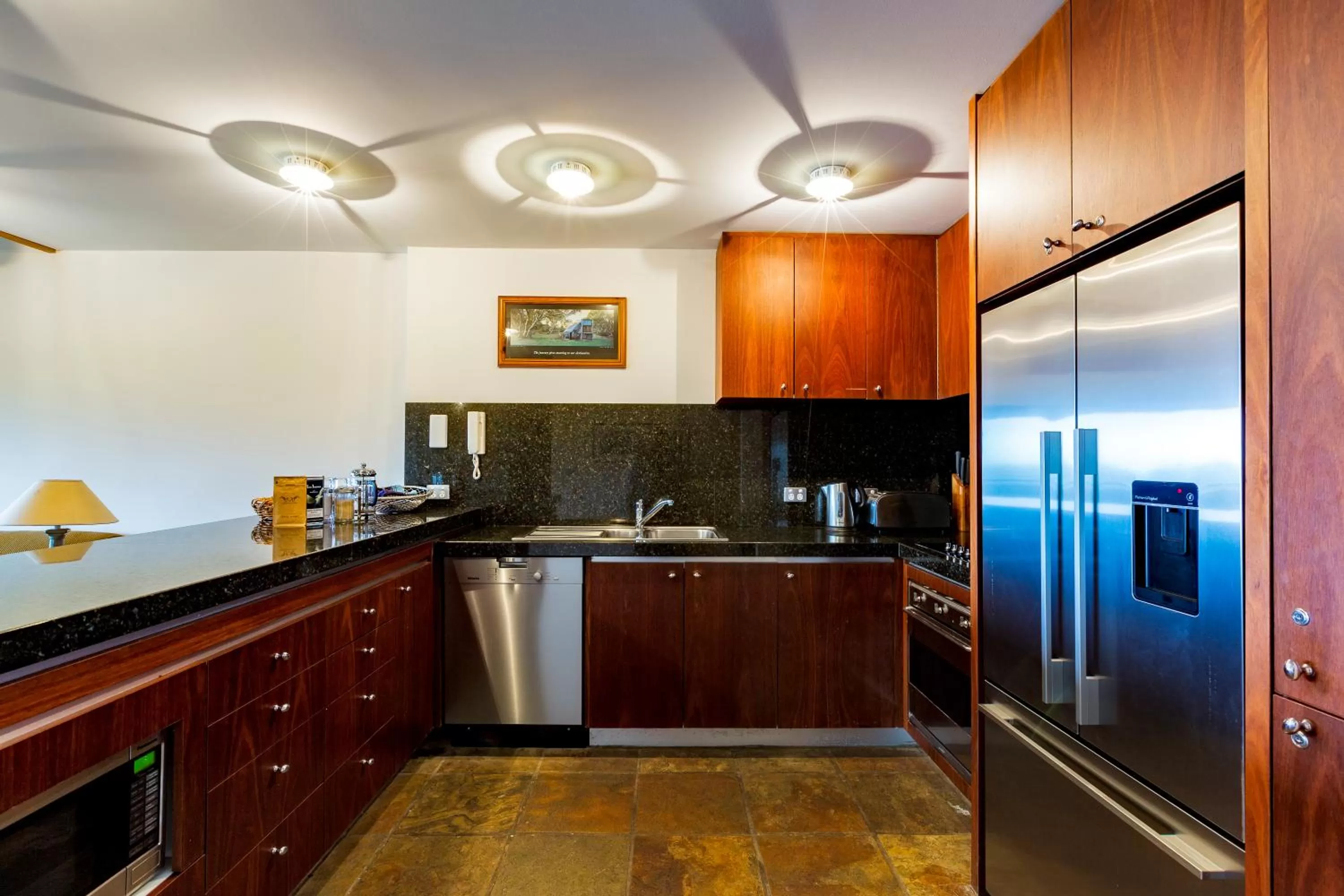 Kitchen or kitchenette in Alpine Woodsmoke Apartments