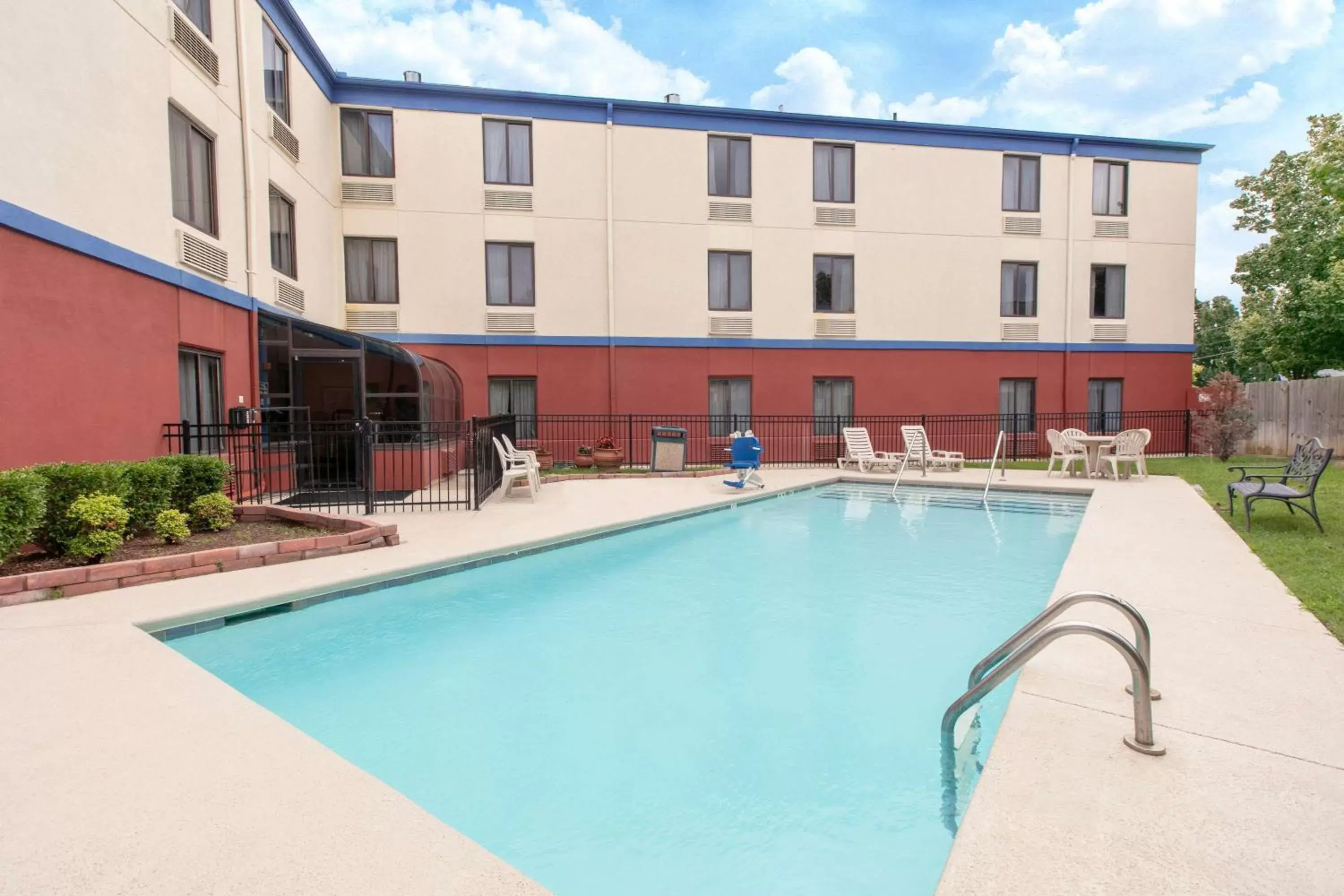 On site, Swimming Pool in Days Inn by Wyndham Tulsa Central