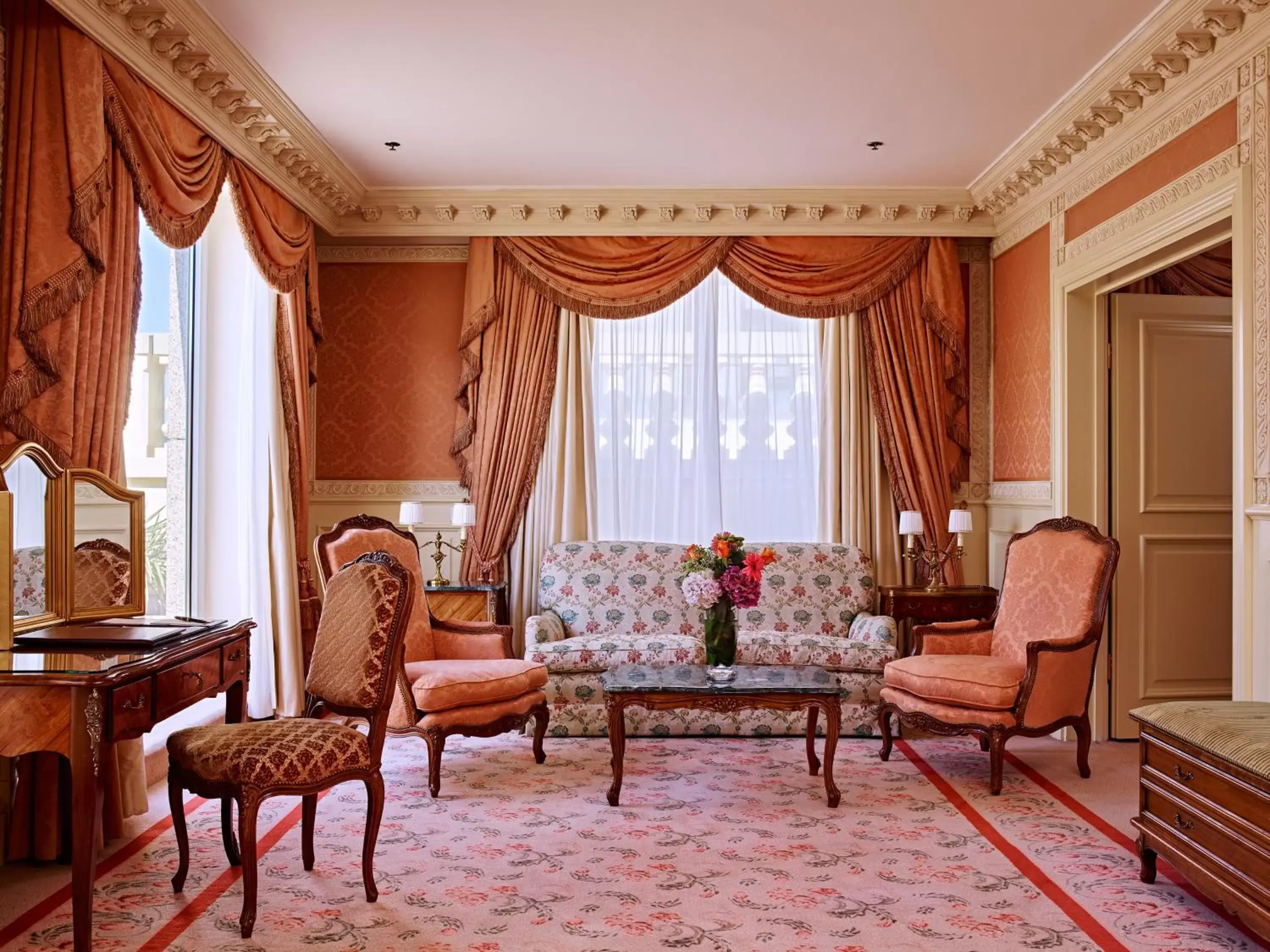 Bedroom, Seating Area in Grand Hotel Wien