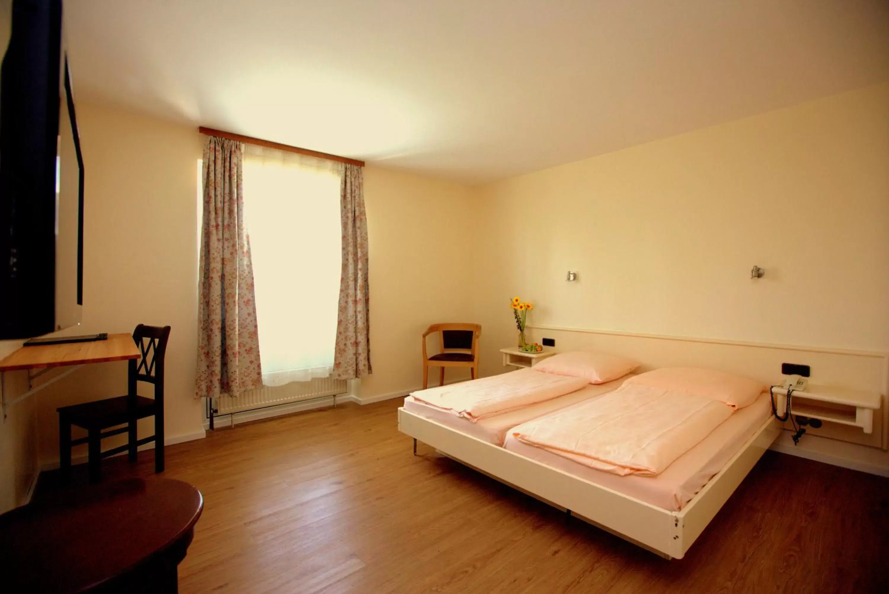 Photo of the whole room, Bed in Airport Hotel Walldorf Photo of the whole room, Bed in Airport Hotel Walldorf