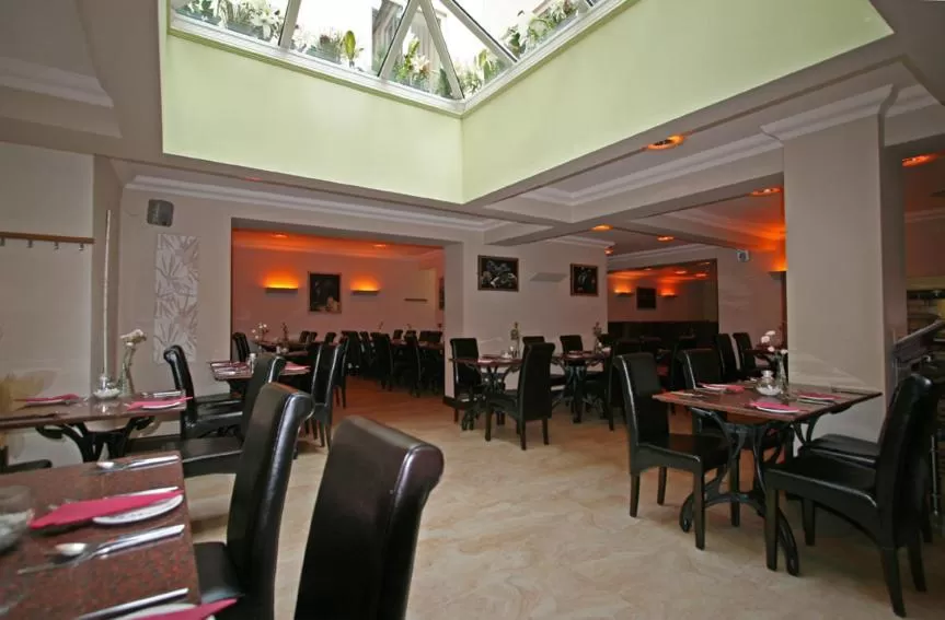 Restaurant/places to eat in York House Hotel