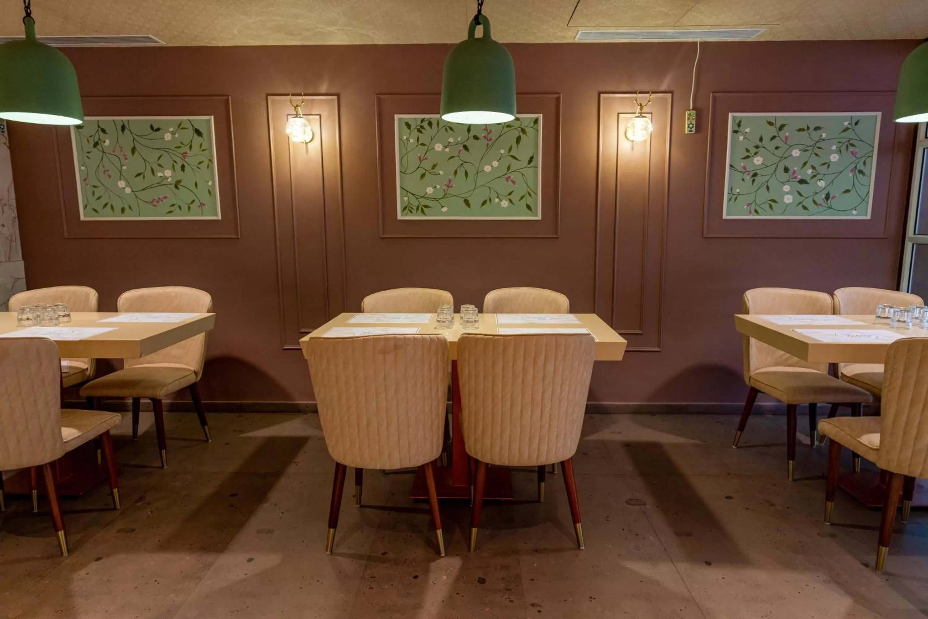 Restaurant/places to eat in Royal Plaza Suites by RAK Rooms, Mangaluru