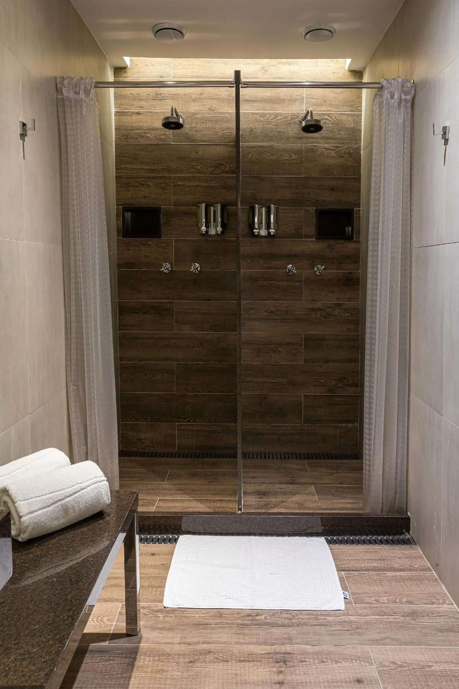 Bathroom in Orla Copacabana Hotel