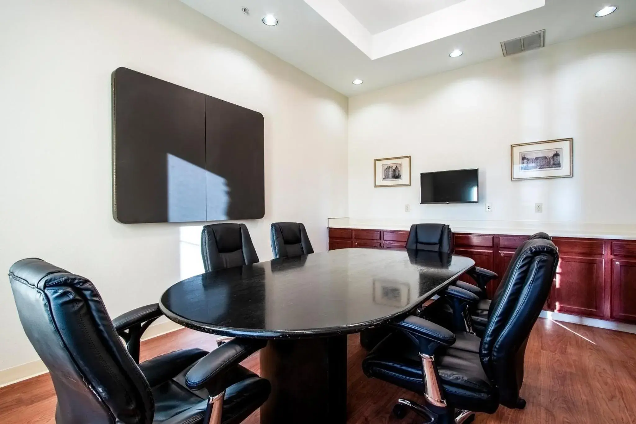 Meeting/conference room in HomeTowne Studios by Red Roof Phoenix - Black Canyon Highway