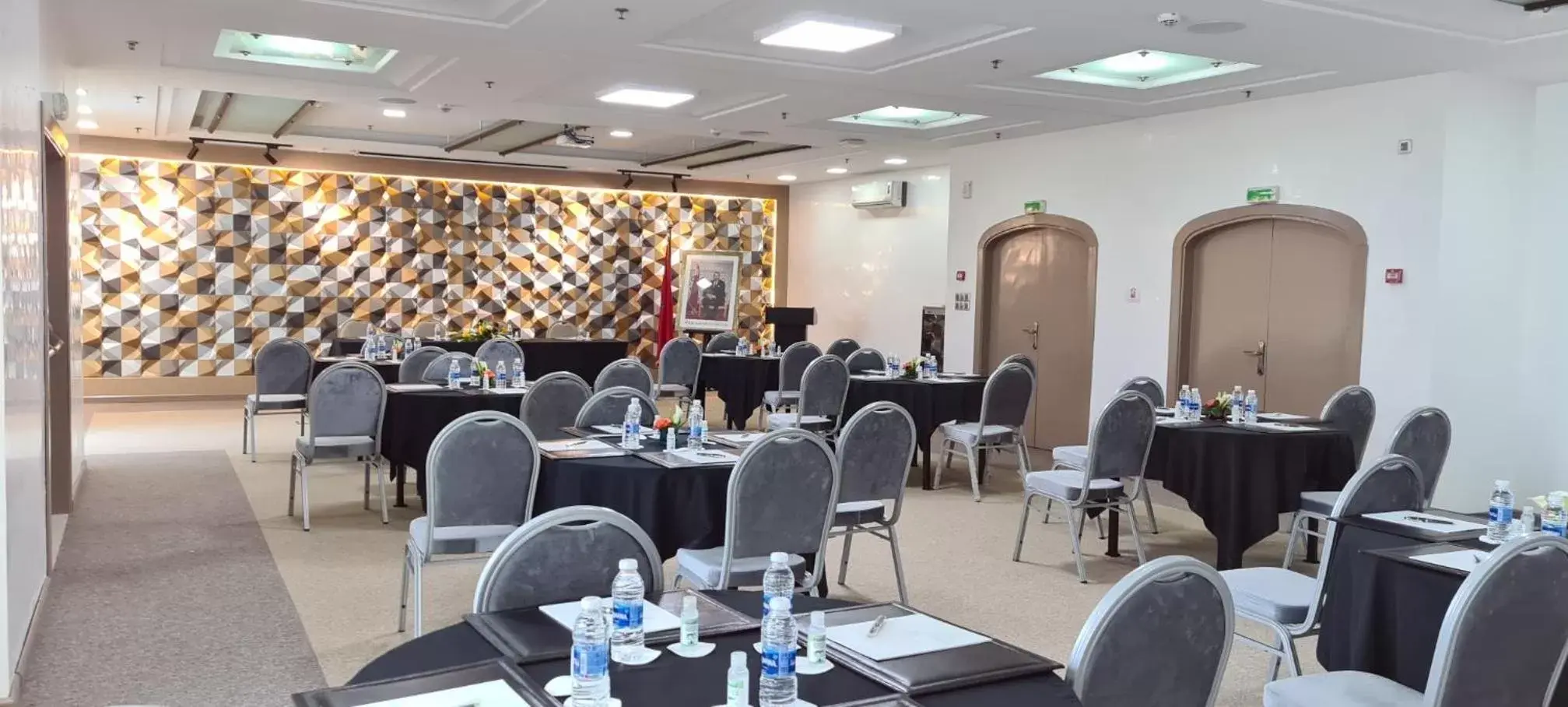 Meeting/conference room, Restaurant/Places to Eat in Farah Rabat