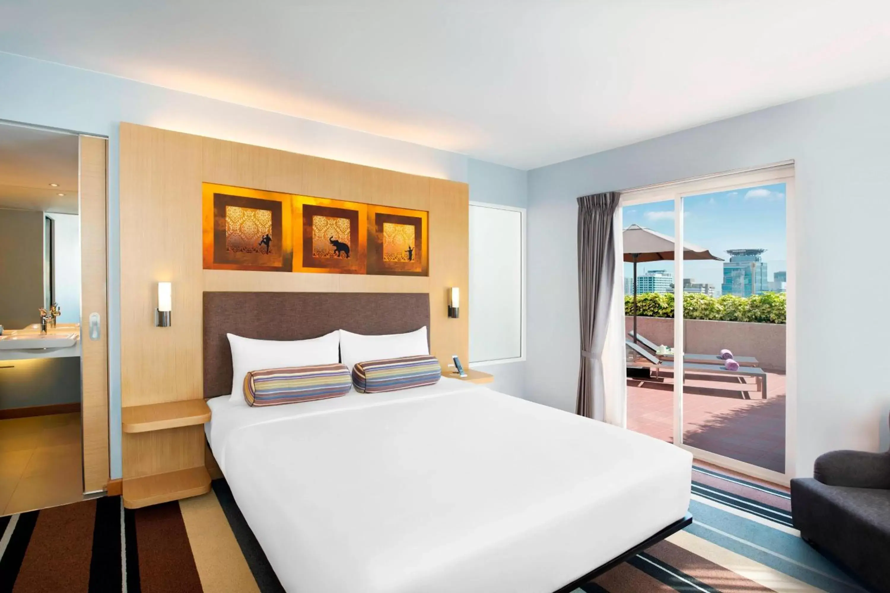 Bedroom, Bed in Aloft Bangkok - Sukhumvit 11
