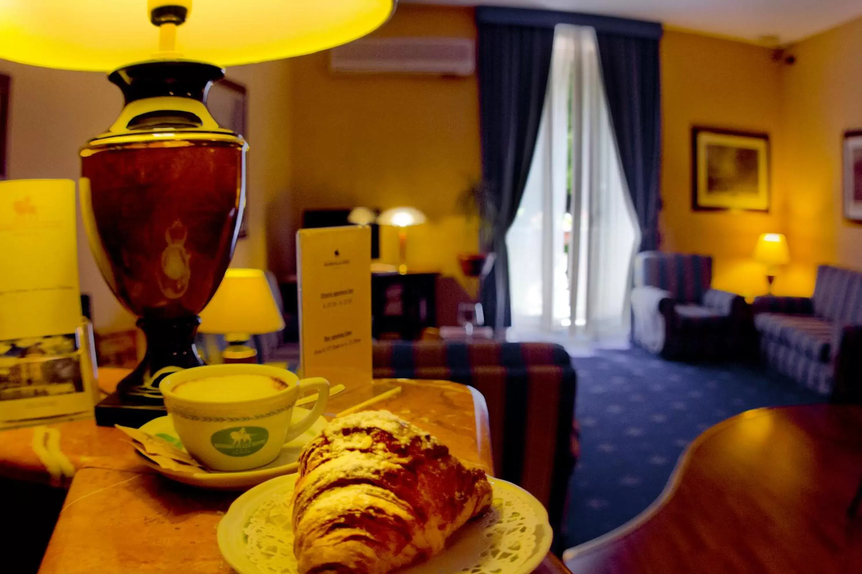 Lounge or bar in Massimo Plaza Hotel Lounge or bar in Massimo Plaza Hotel