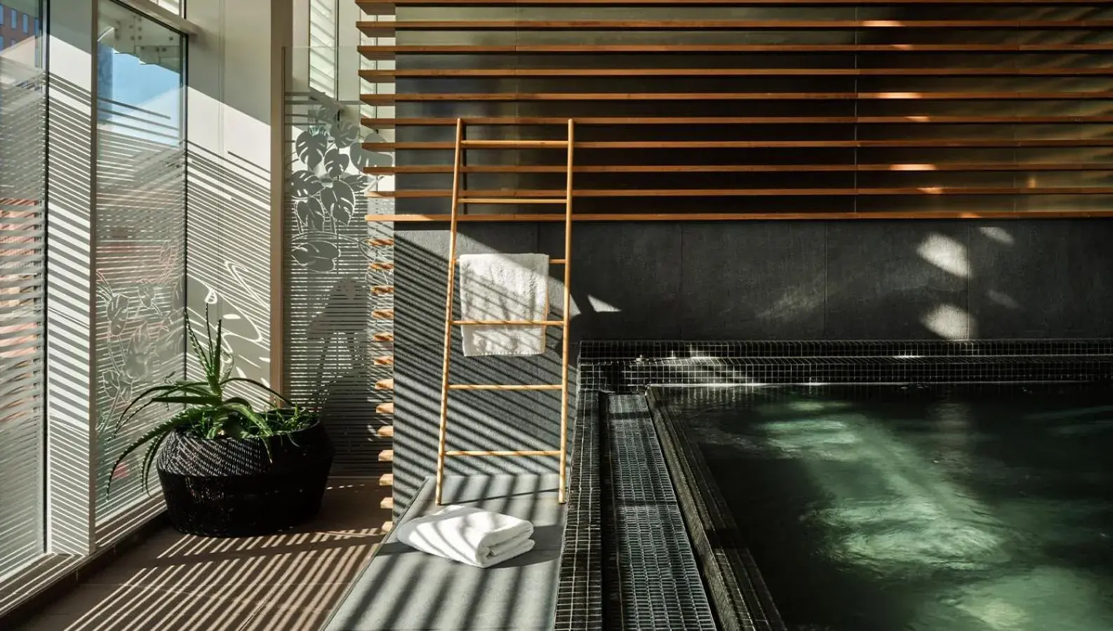 Spa and wellness centre/facilities in Roomers Frankfurt The Legend, a member of Design Hotels