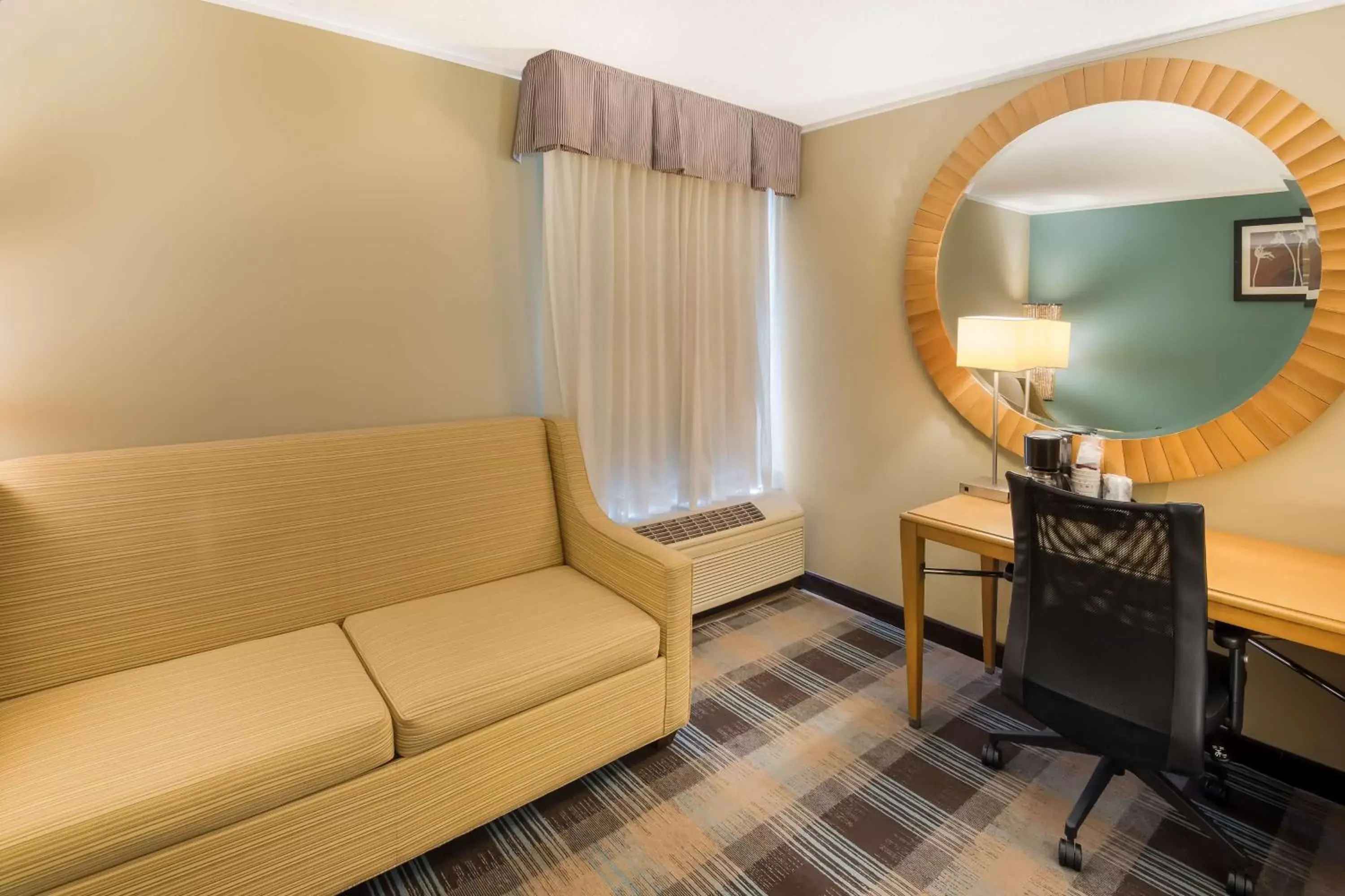 Bedroom, Seating Area in SureStay Plus Hotel by Best Western Jasper