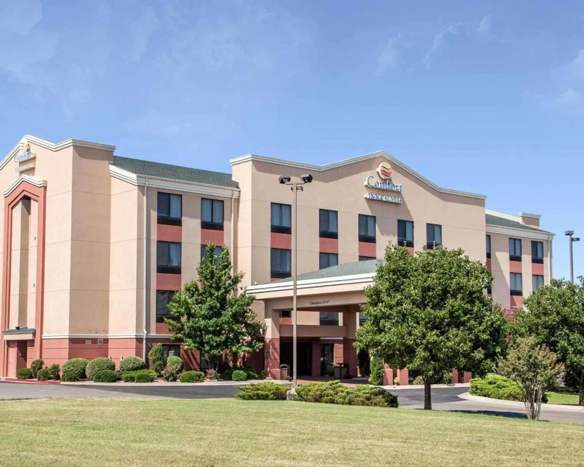 Property Building in Comfort Inn & Suites Weatherford